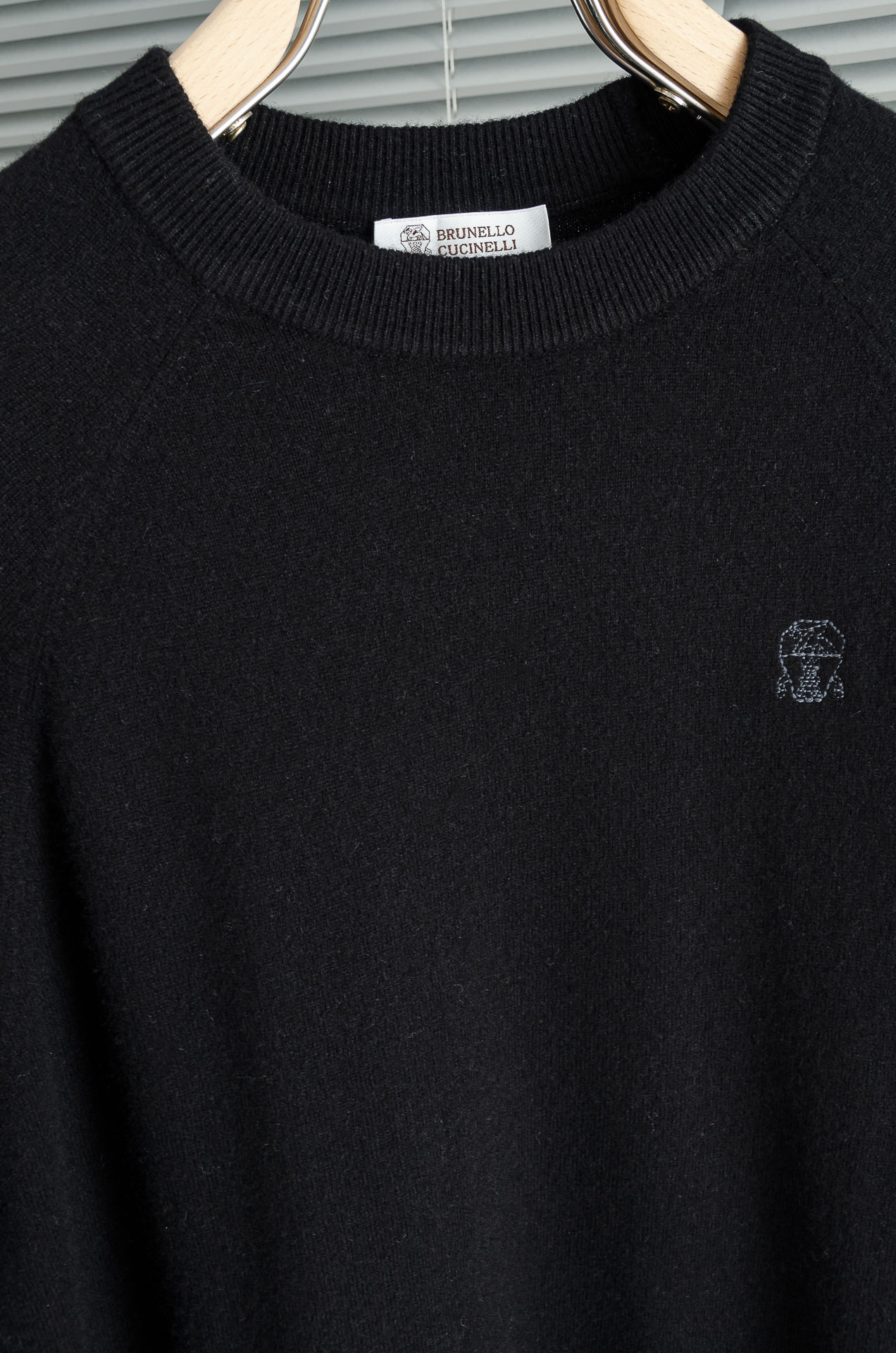 BC 26经典简约圆领羊毛衫#经典羊毛衣，它以其卓越的品质和精湛的工艺，成为了众多时尚爱好者的心头好。这