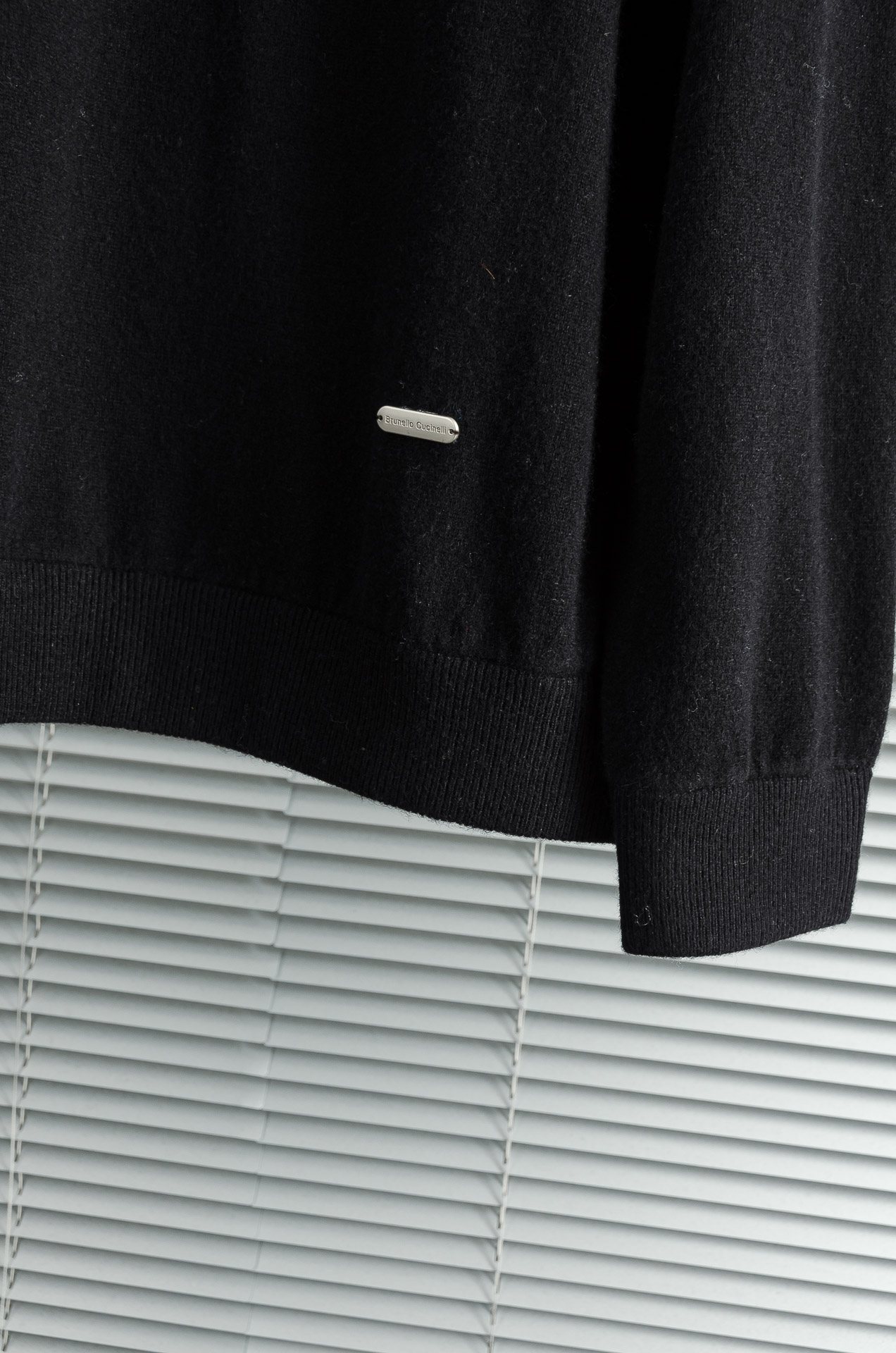 BC 26经典简约圆领羊毛衫#经典羊毛衣，它以其卓越的品质和精湛的工艺，成为了众多时尚爱好者的心头好。这