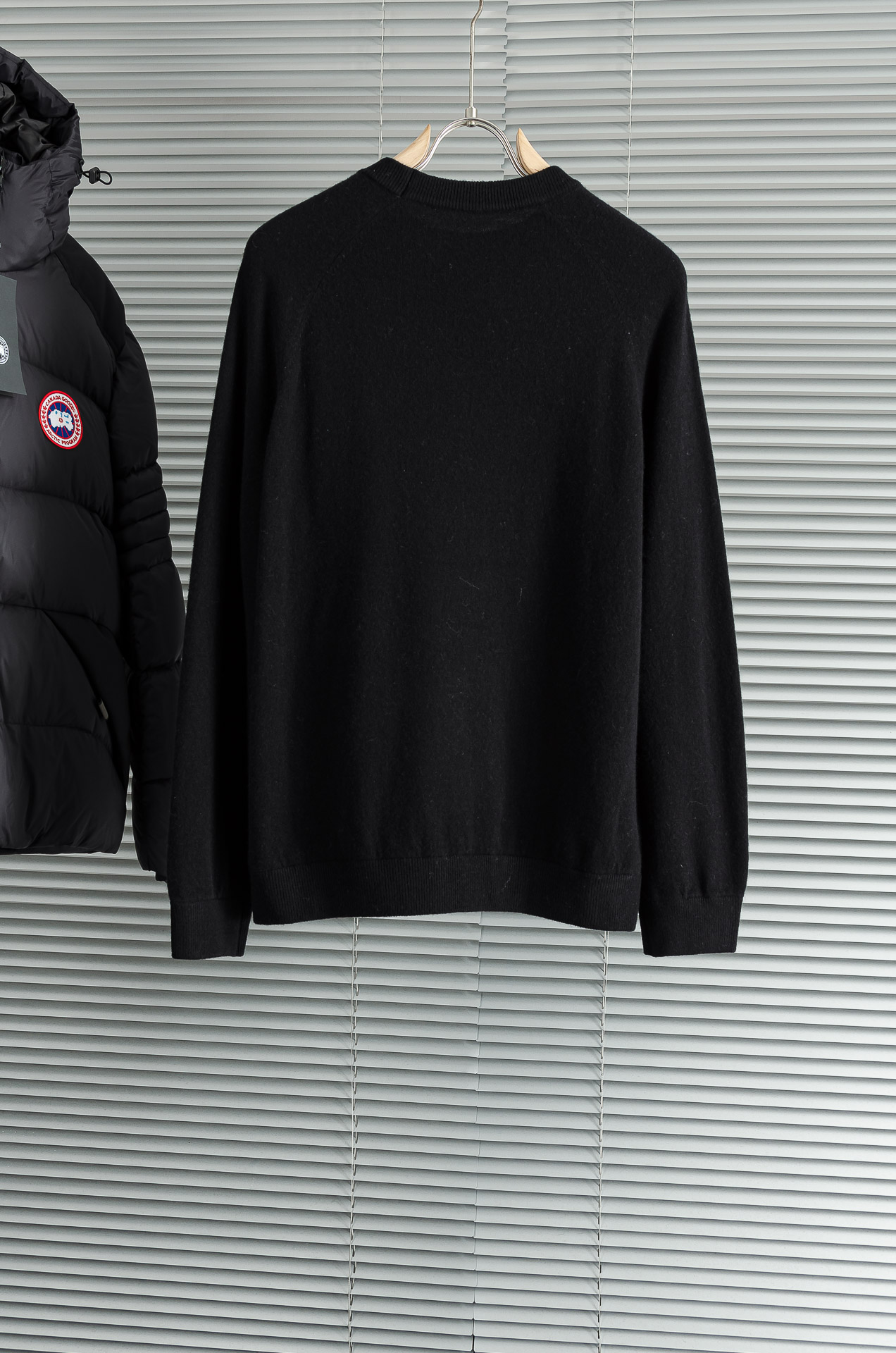 BC 26经典简约圆领羊毛衫#经典羊毛衣，它以其卓越的品质和精湛的工艺，成为了众多时尚爱好者的心头好。这