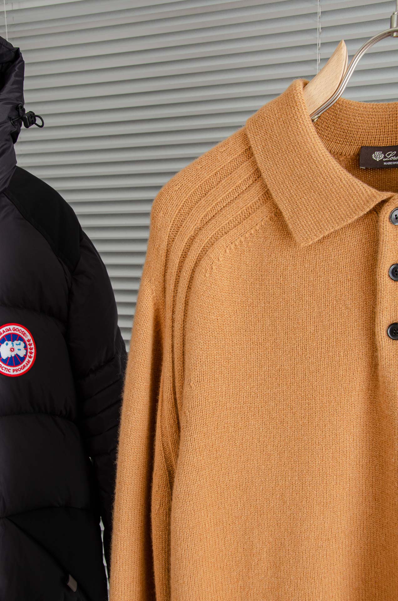 L经典简约羊毛衫#经典羊毛衣，它以其卓越的品质和精湛的工艺，成为了众多时尚爱好者的心头好。这款毛衣选用了