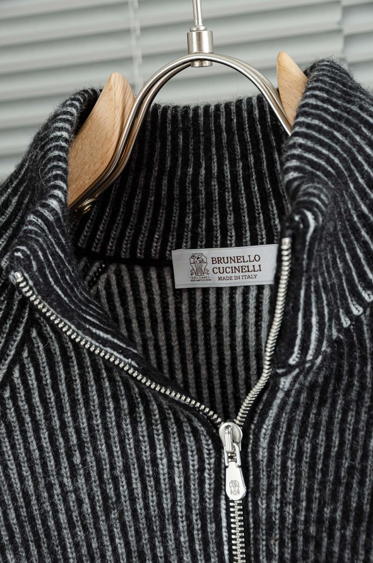 BC 2025经典简约羊毛衫#经典羊毛衣，它以其卓越的品质和精湛的工艺，成为了众多时尚爱好者的心头好。这