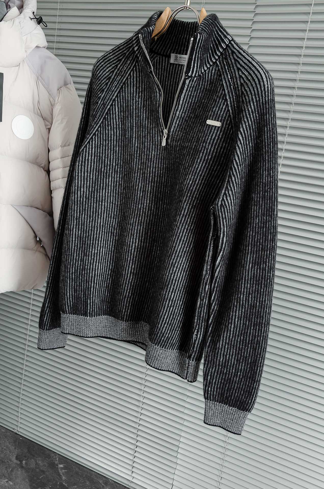 BC 2025经典简约羊毛衫#经典羊毛衣，它以其卓越的品质和精湛的工艺，成为了众多时尚爱好者的心头好。这