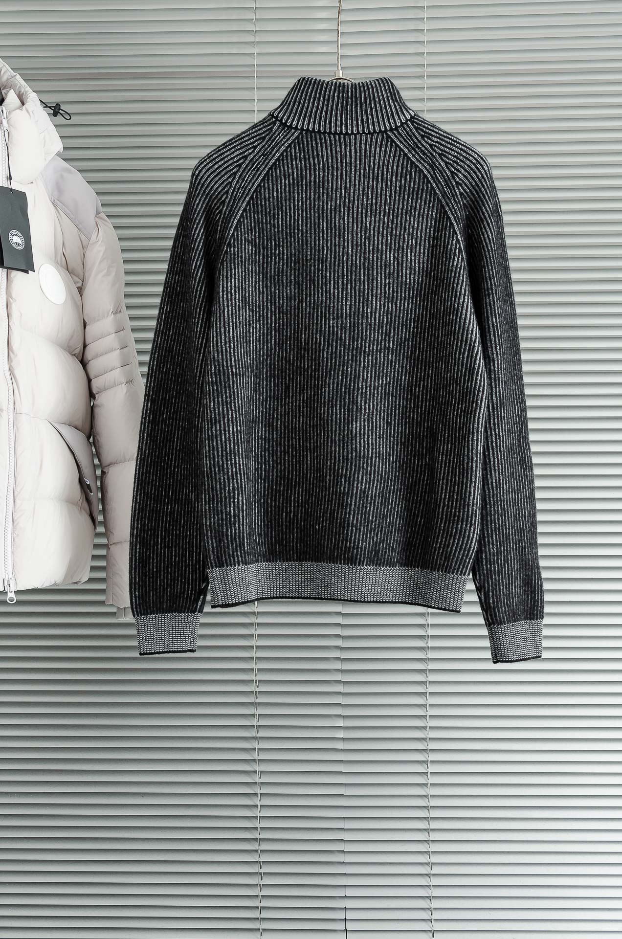 BC 2025经典简约羊毛衫#经典羊毛衣，它以其卓越的品质和精湛的工艺，成为了众多时尚爱好者的心头好。这