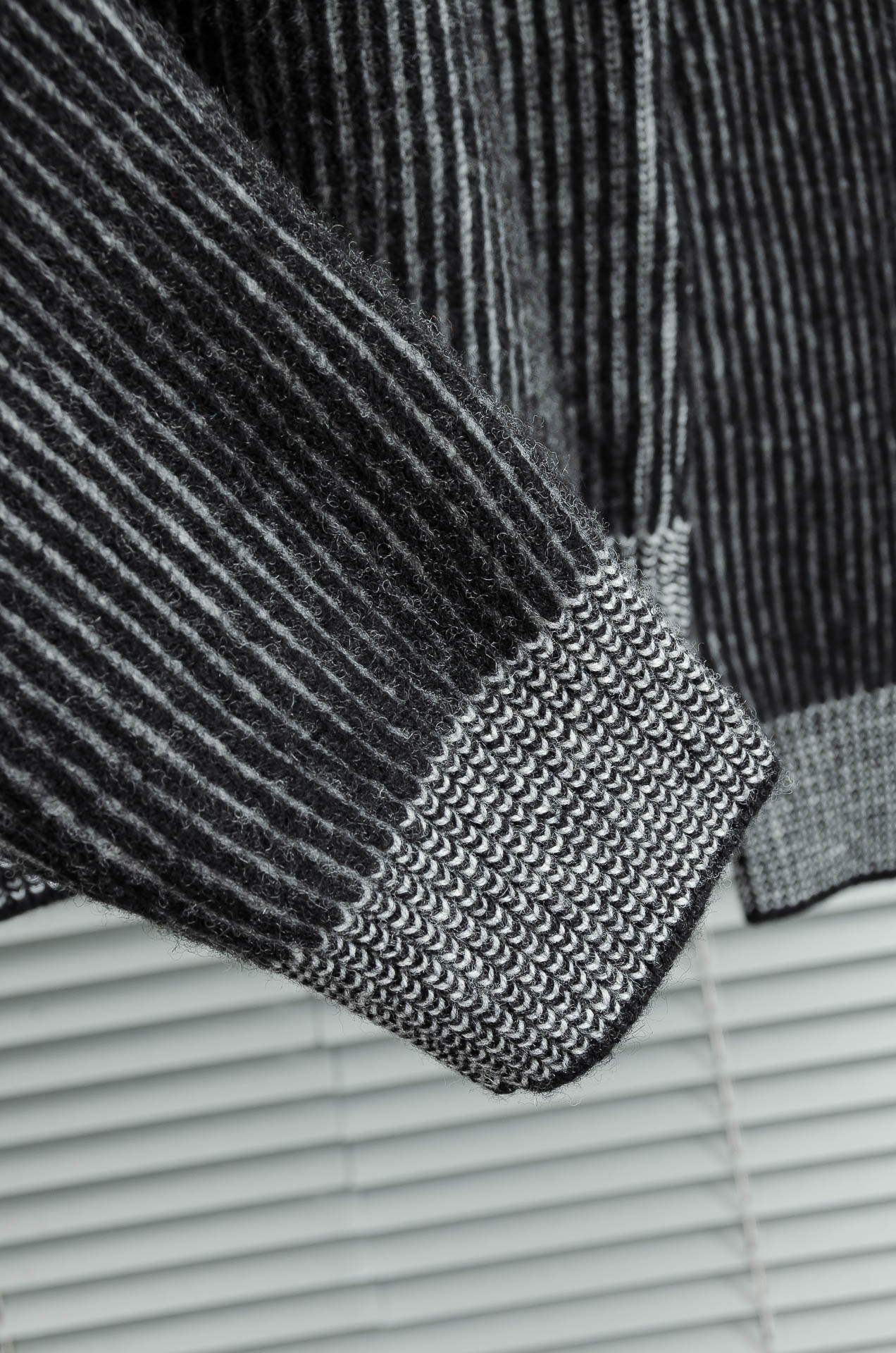 BC 2025经典简约羊毛衫#经典羊毛衣，它以其卓越的品质和精湛的工艺，成为了众多时尚爱好者的心头好。这