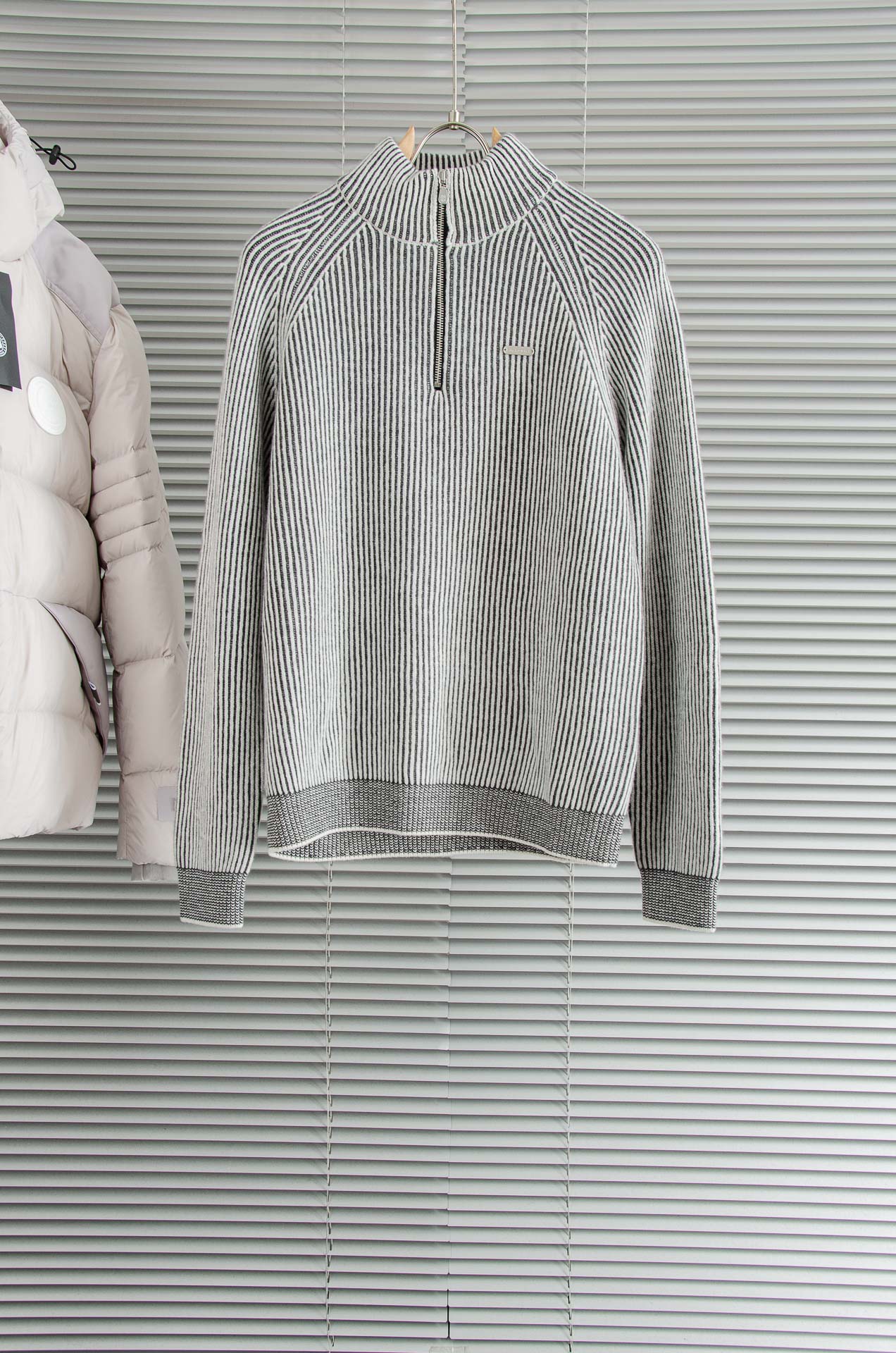 BC 2025经典简约羊毛衫#经典羊毛衣，它以其卓越的品质和精湛的工艺，成为了众多时尚爱好者的心头好。这