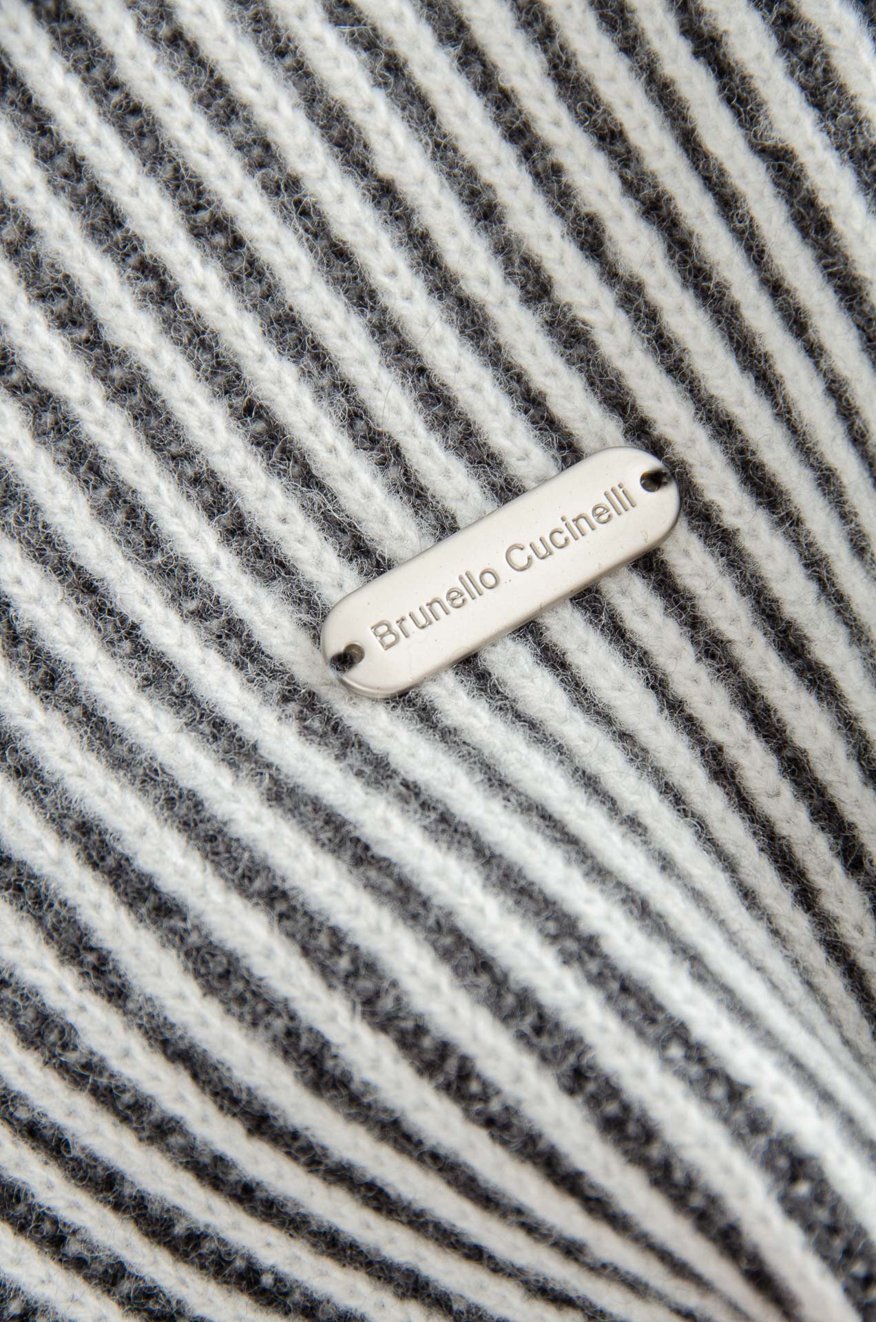 BC 2025经典简约羊毛衫#经典羊毛衣，它以其卓越的品质和精湛的工艺，成为了众多时尚爱好者的心头好。这