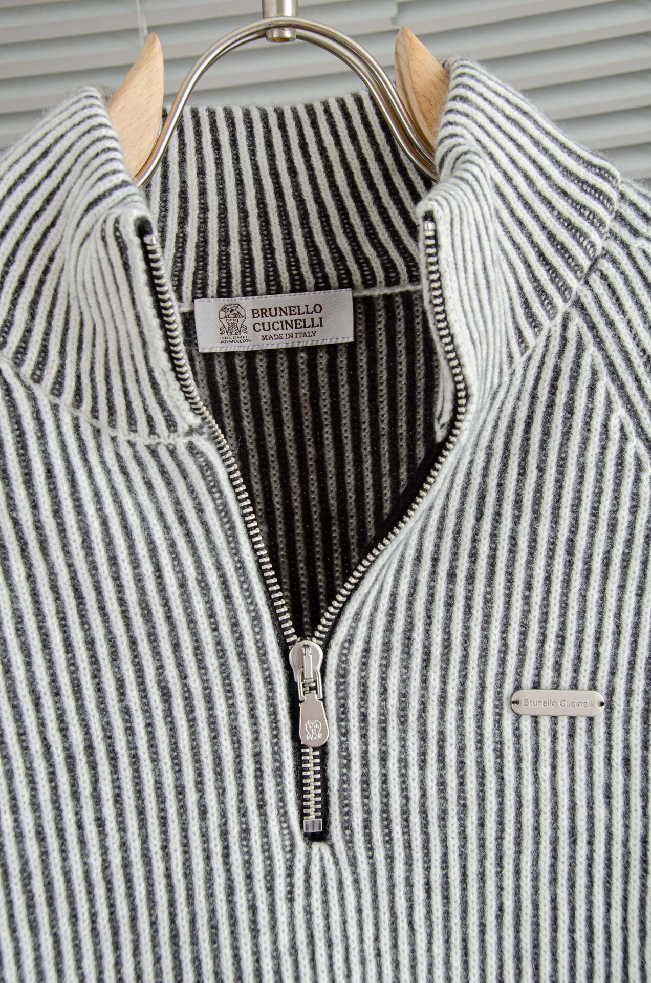 BC 2025经典简约羊毛衫#经典羊毛衣，它以其卓越的品质和精湛的工艺，成为了众多时尚爱好者的心头好。这