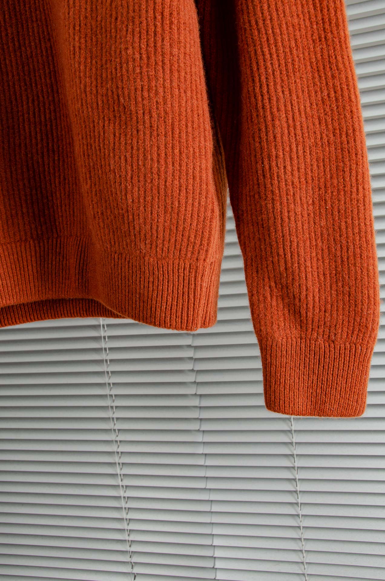 lP🆕 🇮🇹2025经典简约羊毛衫#经典羊毛衣，它以其卓越的品质和精湛的工艺，成为了众多时尚爱好者的心头