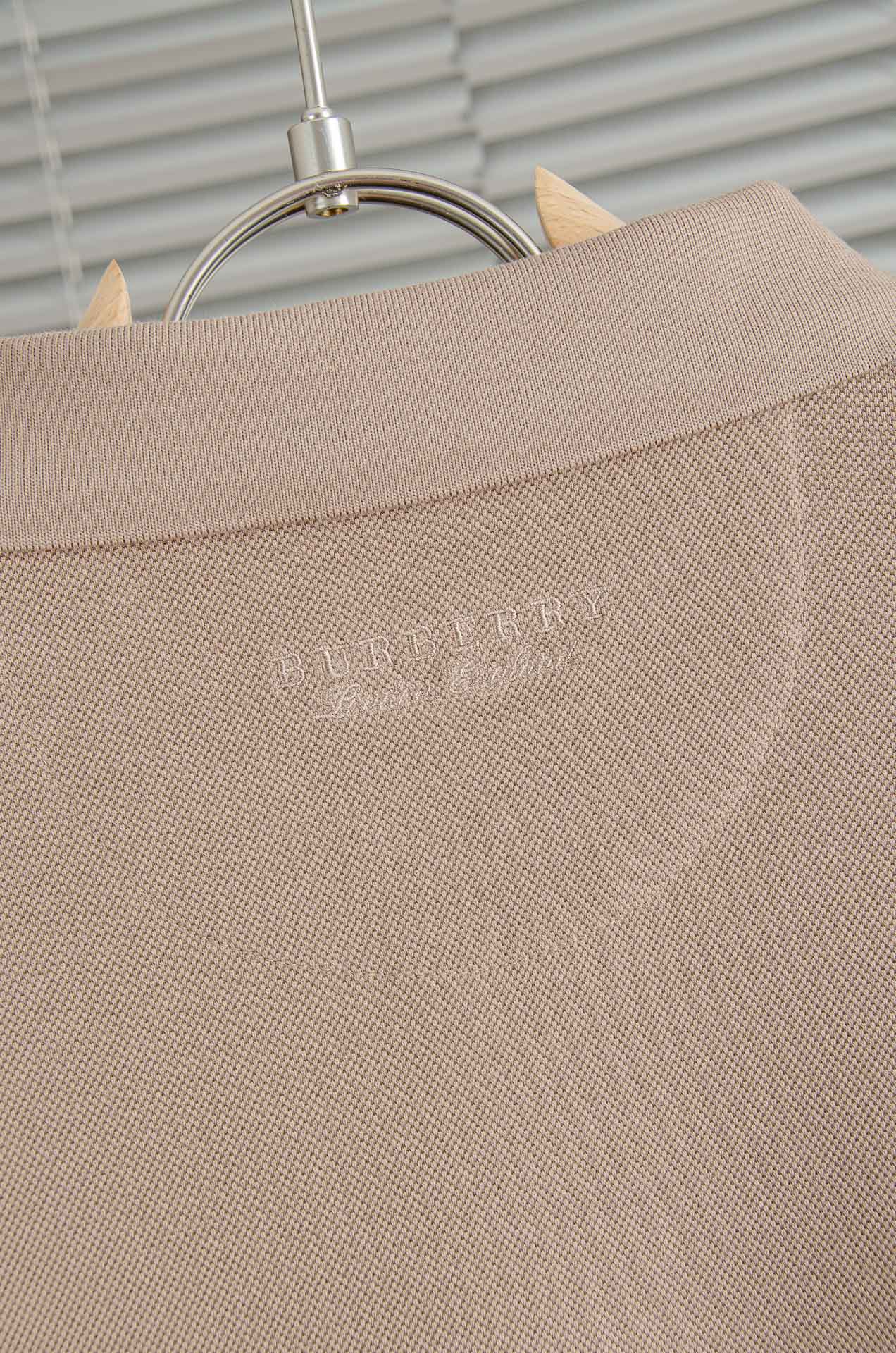 BURBE#RRY巴宝莉2026FW新品 轻奢男士翻领长袖T恤衫#精选客供进口100%棉采用高密度工艺打