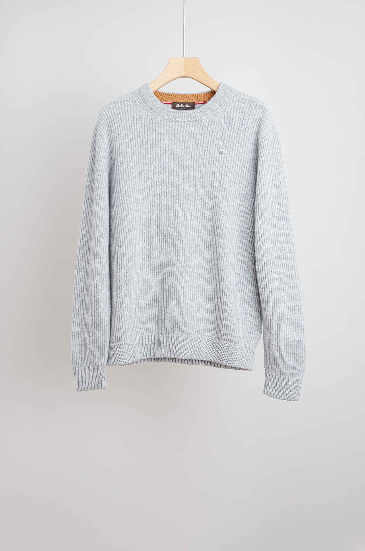 ☀️☀️lP🆕 经典简约羊毛衫#经典羊毛衣，它以其卓越的品质和精湛的工艺，成为了众多时尚爱好者的心头好。