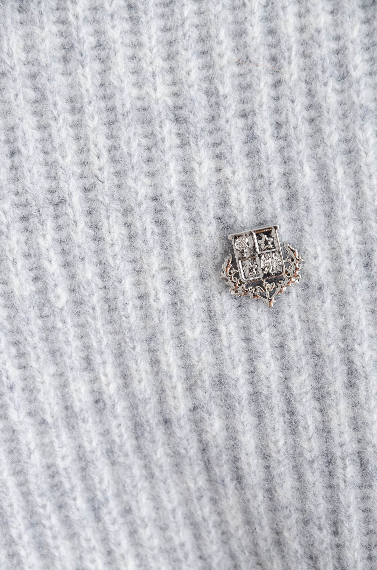 ☀️☀️lP🆕 经典简约羊毛衫#经典羊毛衣，它以其卓越的品质和精湛的工艺，成为了众多时尚爱好者的心头好。