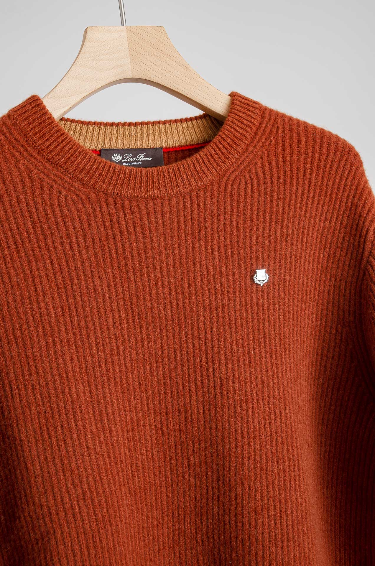 ☀️☀️lP🆕 经典简约羊毛衫#经典羊毛衣，它以其卓越的品质和精湛的工艺，成为了众多时尚爱好者的心头好。