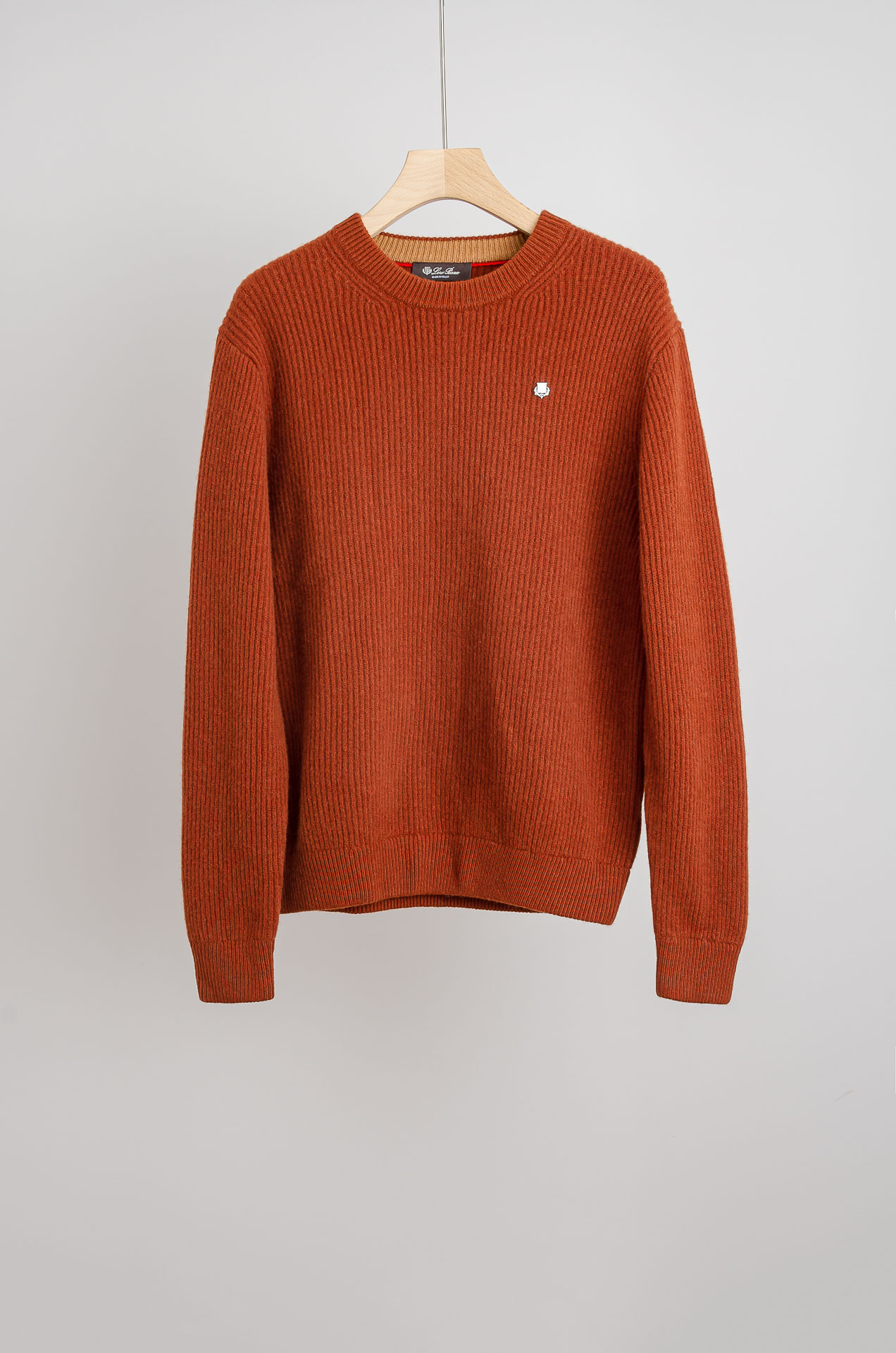 ☀️☀️lP🆕 经典简约羊毛衫#经典羊毛衣，它以其卓越的品质和精湛的工艺，成为了众多时尚爱好者的心头好。