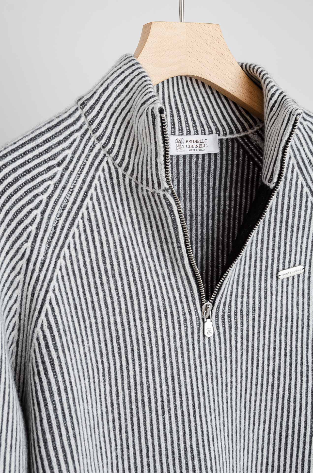 ☀️☀️ BC 2025经典简约羊毛衫#经典羊毛衣，它以其卓越的品质和精湛的工艺，成为了众多时尚爱好者的