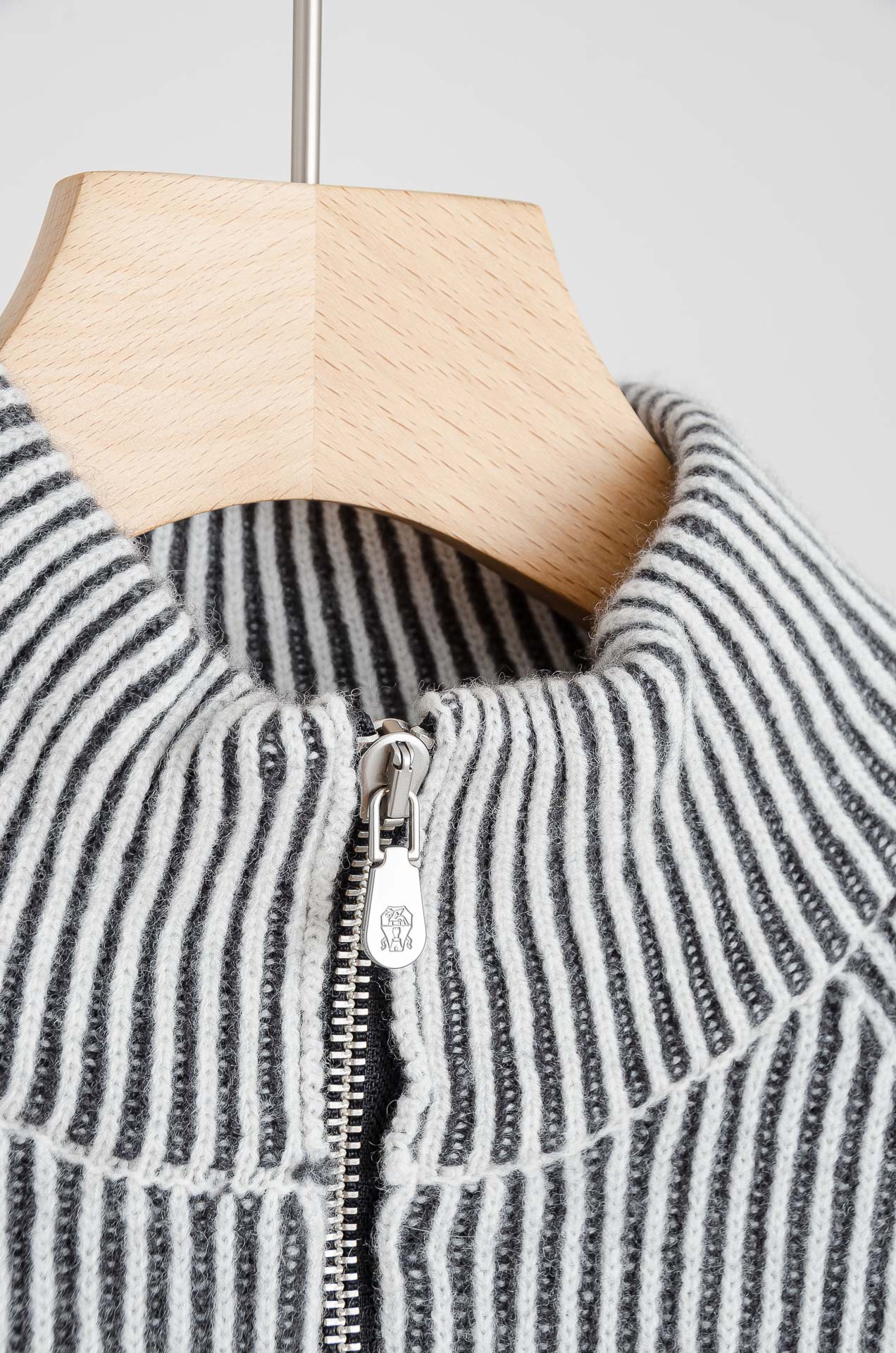 ☀️☀️ BC 2025经典简约羊毛衫#经典羊毛衣，它以其卓越的品质和精湛的工艺，成为了众多时尚爱好者的