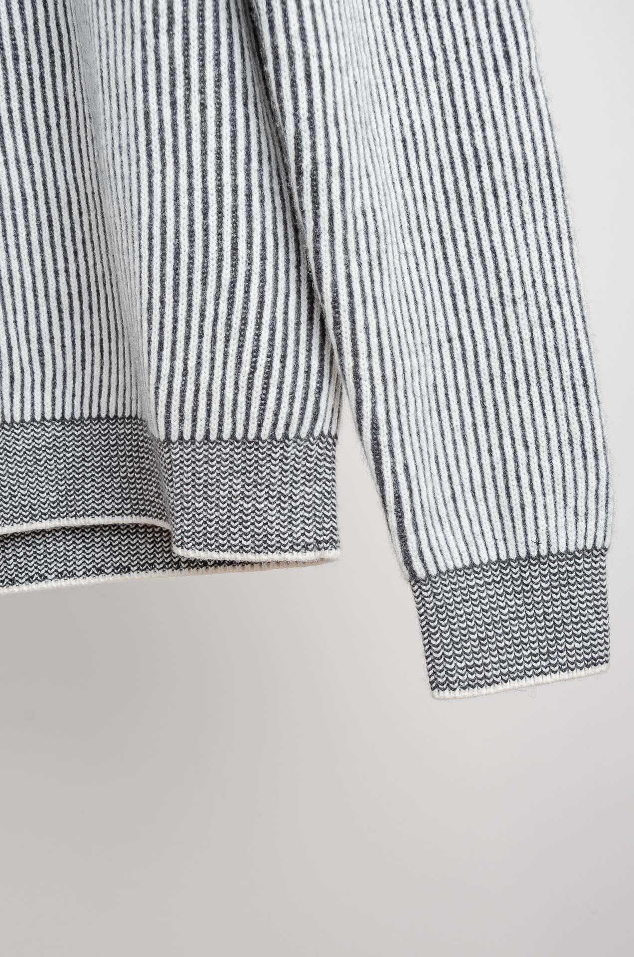 ☀️☀️ BC 2025经典简约羊毛衫#经典羊毛衣，它以其卓越的品质和精湛的工艺，成为了众多时尚爱好者的