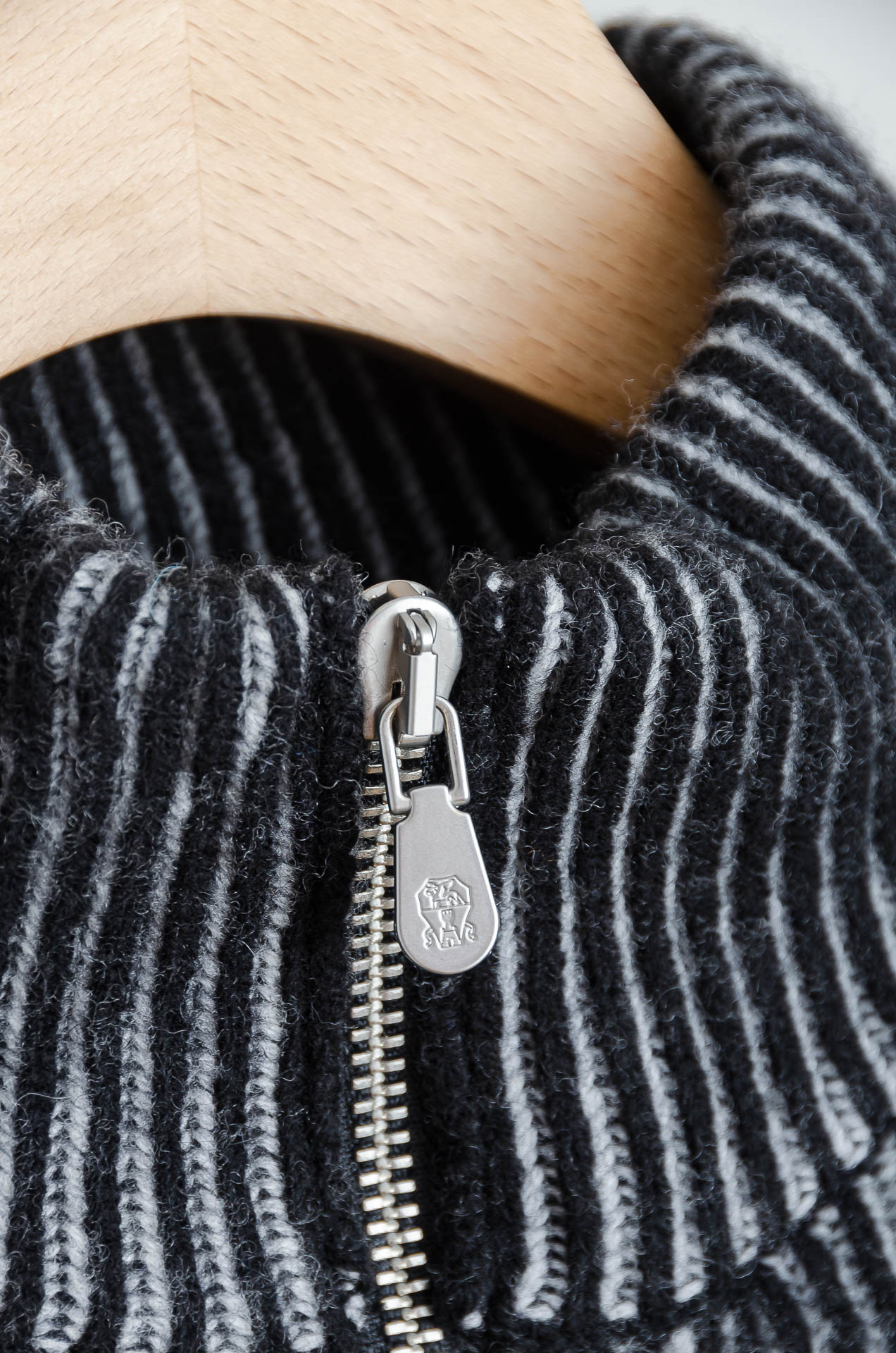 ☀️☀️ BC 2025经典简约羊毛衫#经典羊毛衣，它以其卓越的品质和精湛的工艺，成为了众多时尚爱好者的