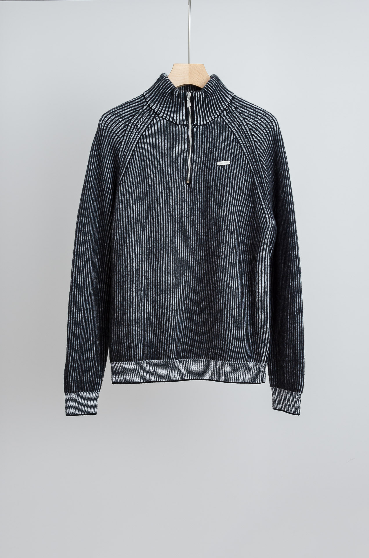 ☀️☀️ BC 2025经典简约羊毛衫#经典羊毛衣，它以其卓越的品质和精湛的工艺，成为了众多时尚爱好者的