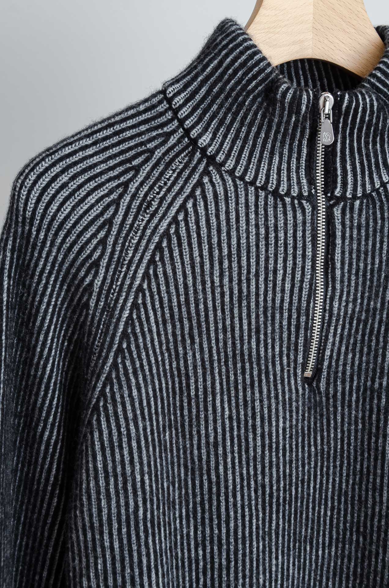 ☀️☀️ BC 2025经典简约羊毛衫#经典羊毛衣，它以其卓越的品质和精湛的工艺，成为了众多时尚爱好者的