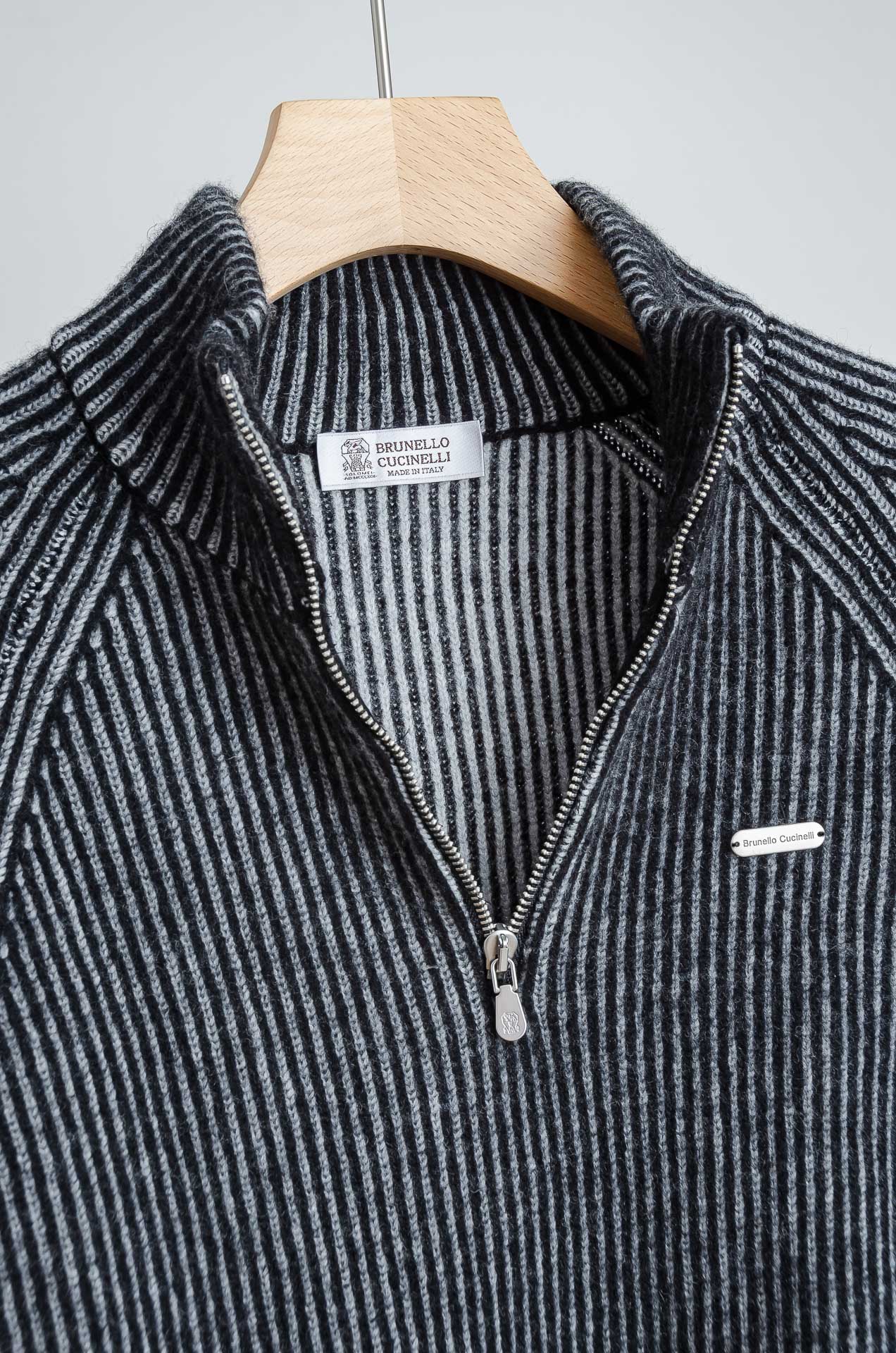 ☀️☀️ BC 2025经典简约羊毛衫#经典羊毛衣，它以其卓越的品质和精湛的工艺，成为了众多时尚爱好者的