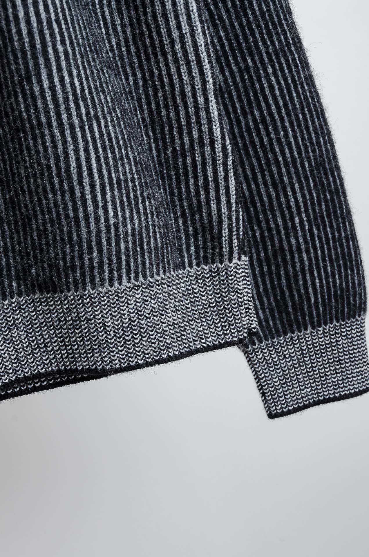 ☀️☀️ BC 2025经典简约羊毛衫#经典羊毛衣，它以其卓越的品质和精湛的工艺，成为了众多时尚爱好者的