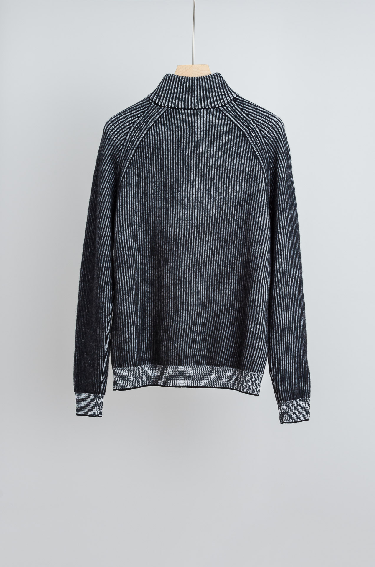 ☀️☀️ BC 2025经典简约羊毛衫#经典羊毛衣，它以其卓越的品质和精湛的工艺，成为了众多时尚爱好者的