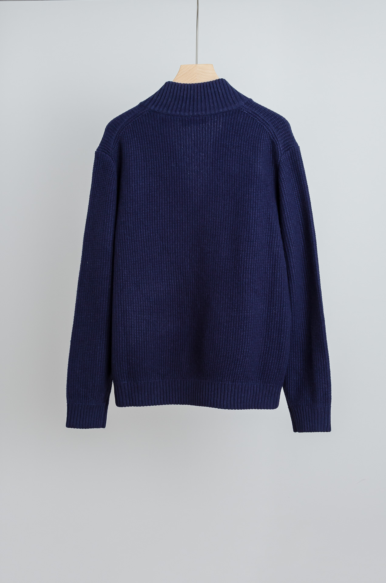 ☀️☀️ lP🆕 经典简约羊毛衫#经典羊毛衣，它以其卓越的品质和精湛的工艺，成为了众多时尚爱好者的心头好