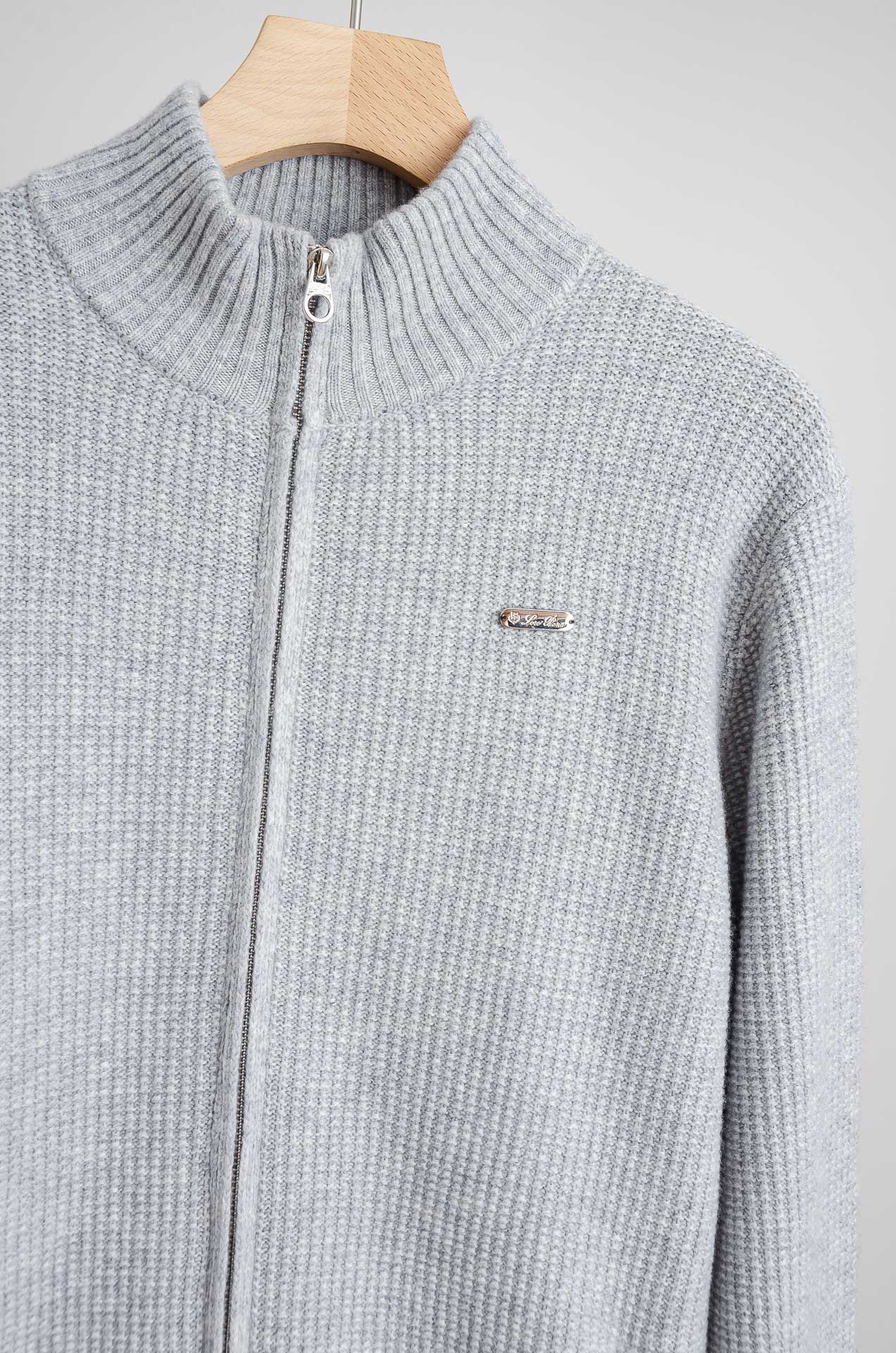 ☀️☀️lP🆕 经典简约羊毛衫#经典羊毛衣，它以其卓越的品质和精湛的工艺，成为了众多时尚爱好者的心头好。