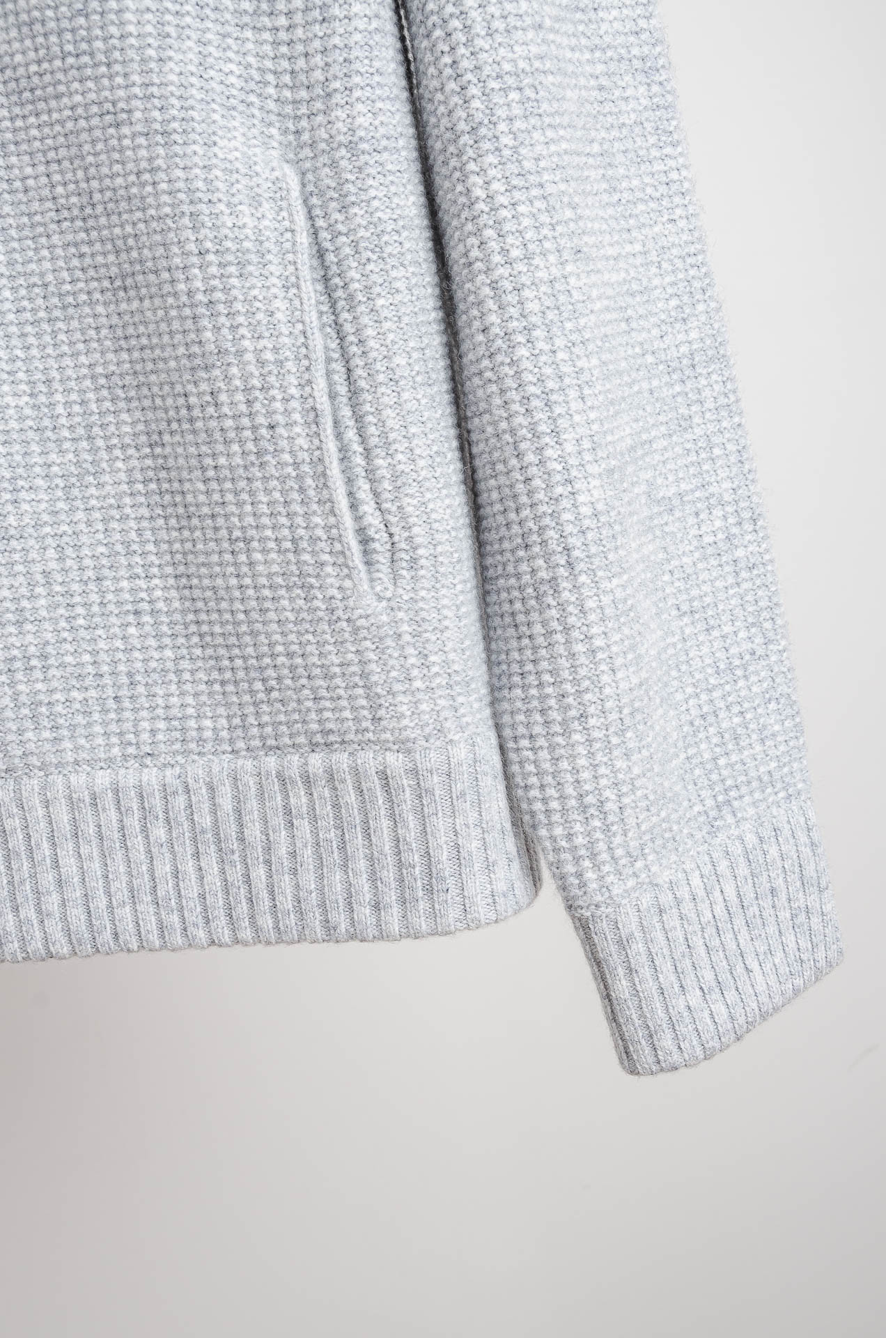 ☀️☀️lP🆕 经典简约羊毛衫#经典羊毛衣，它以其卓越的品质和精湛的工艺，成为了众多时尚爱好者的心头好。