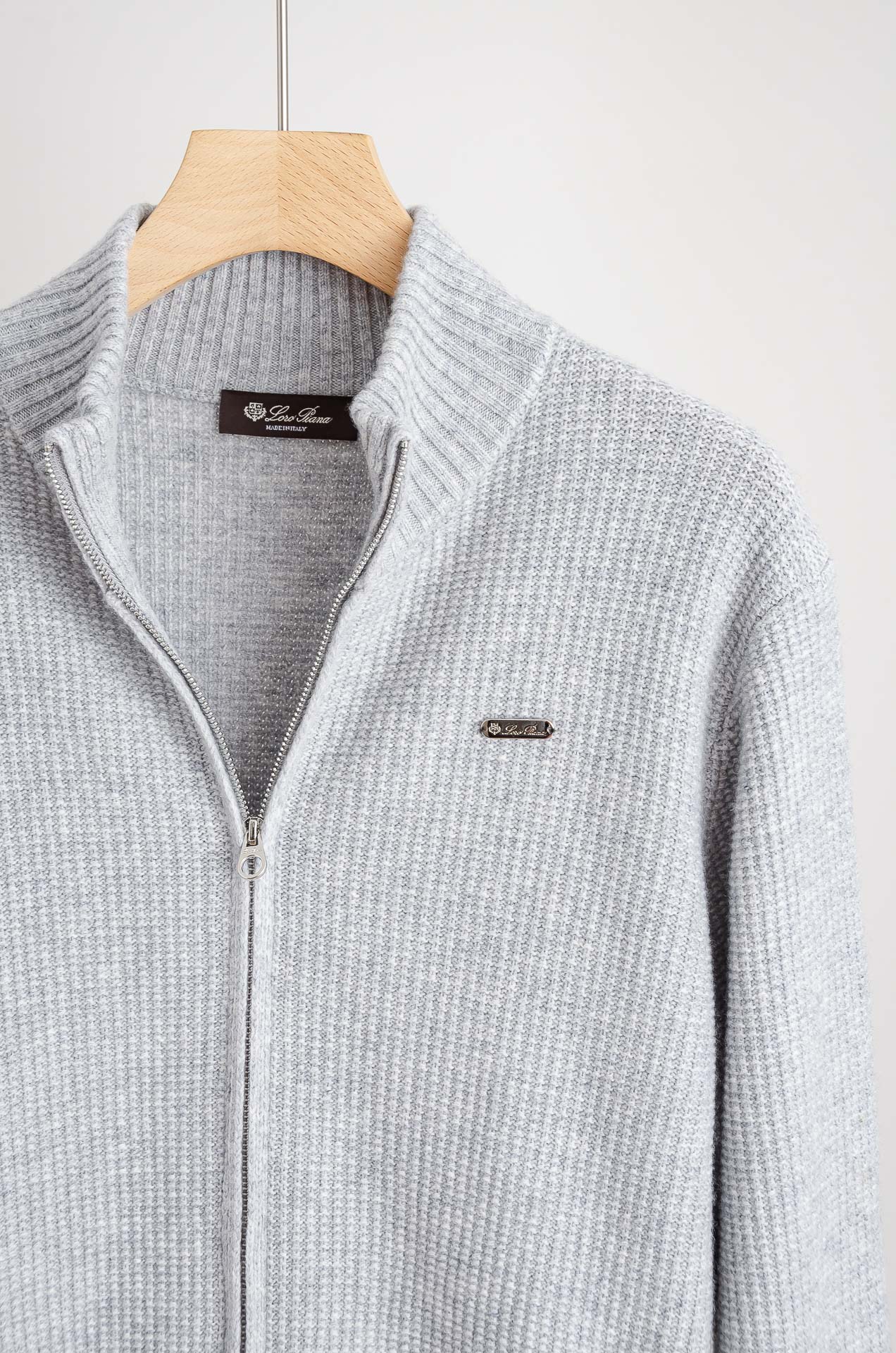 ☀️☀️lP🆕 经典简约羊毛衫#经典羊毛衣，它以其卓越的品质和精湛的工艺，成为了众多时尚爱好者的心头好。