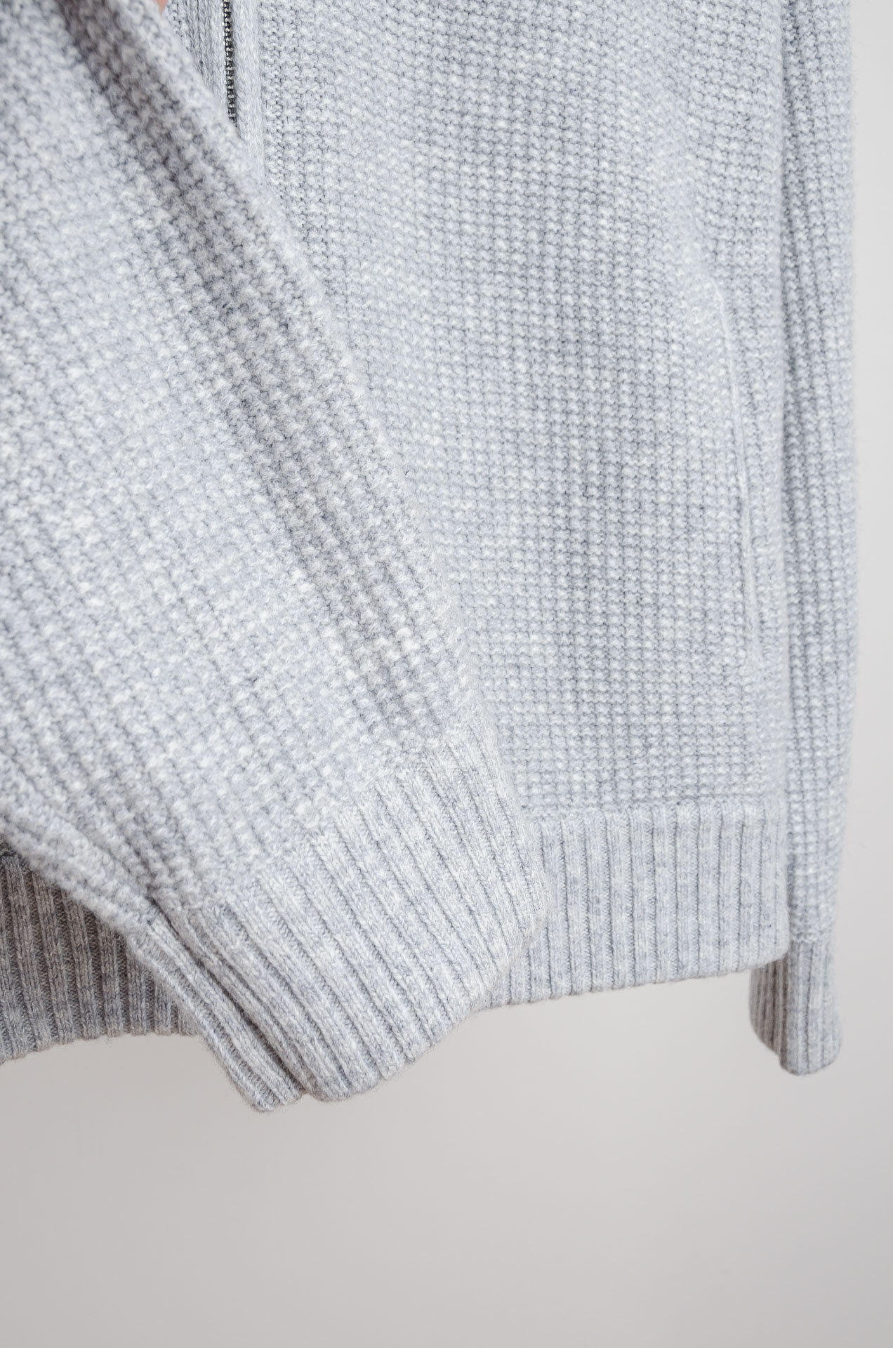 ☀️☀️lP🆕 经典简约羊毛衫#经典羊毛衣，它以其卓越的品质和精湛的工艺，成为了众多时尚爱好者的心头好。