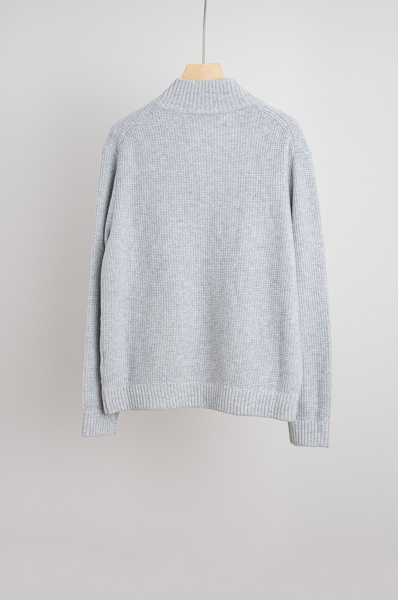 ☀️☀️lP🆕 经典简约羊毛衫#经典羊毛衣，它以其卓越的品质和精湛的工艺，成为了众多时尚爱好者的心头好。