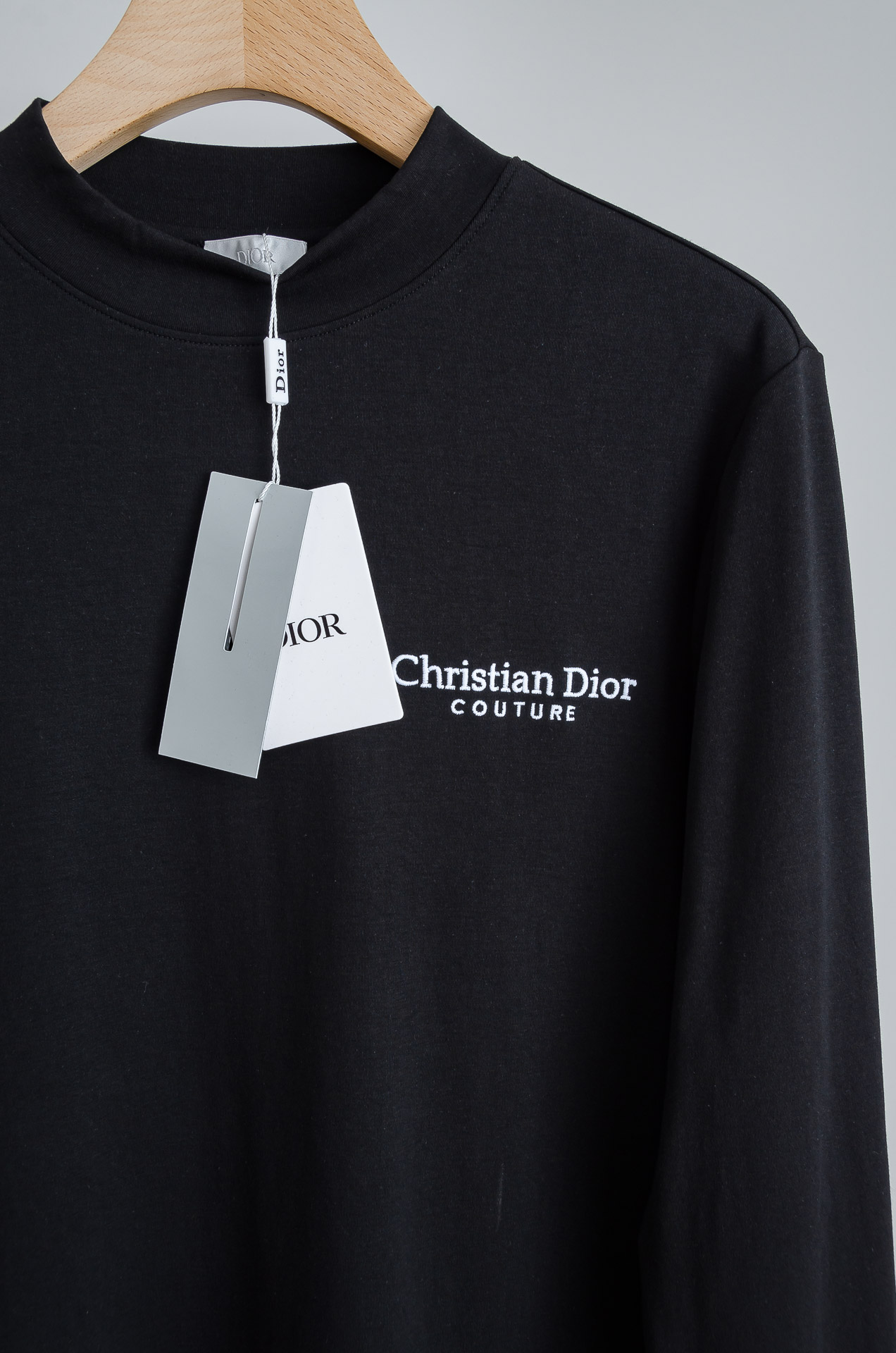 ☀️☀️ Di#or 迪奥26FW秋冬新款 立体刺绣男士长袖T恤衫#把重心都放在了面料上，表面清晰可见的