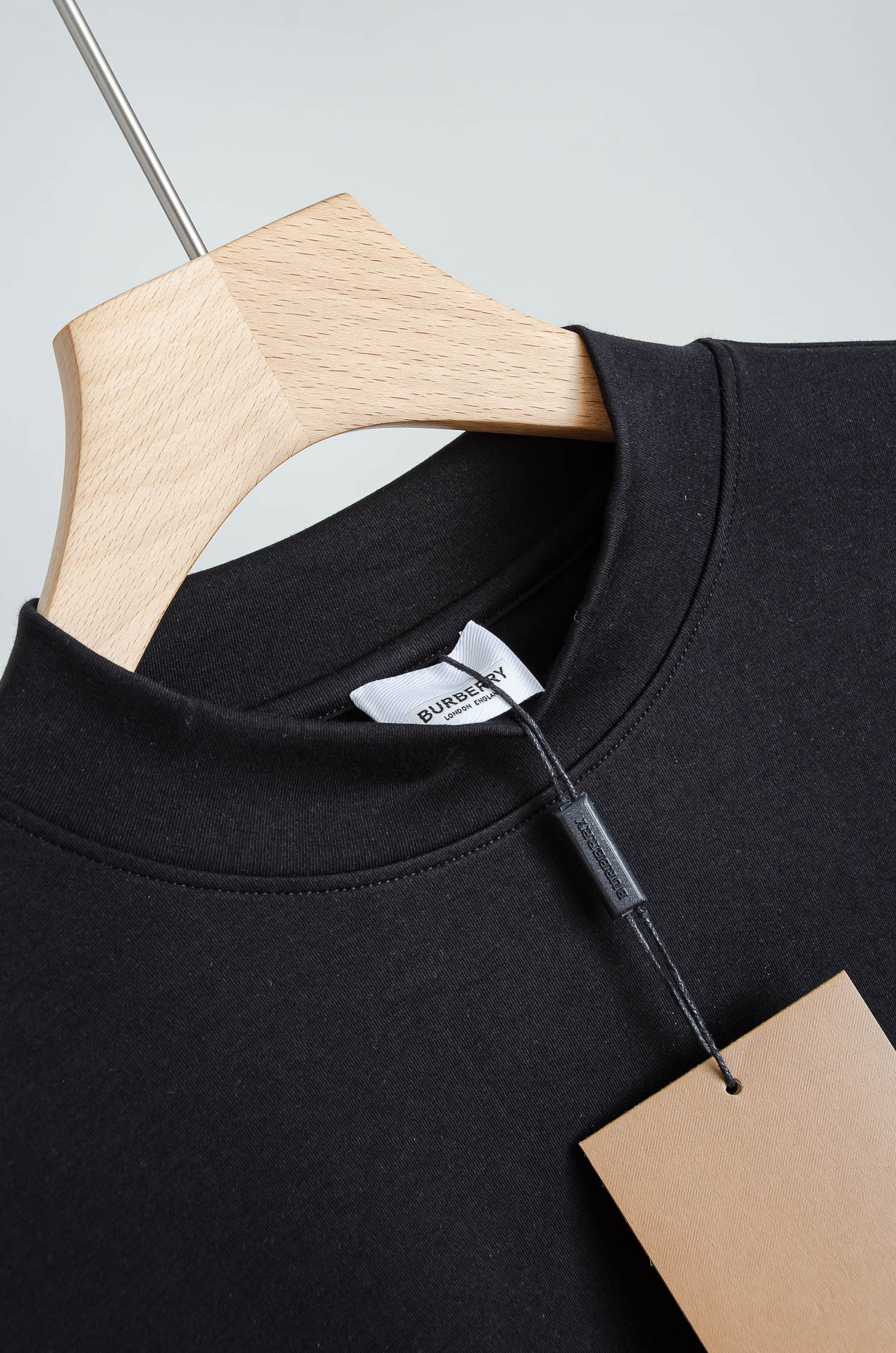 ☀️☀️ BBR 巴宝莉26FW秋冬新款 立体刺绣男士长袖T恤衫#把重心都放在了面料上，表面清晰可见的细