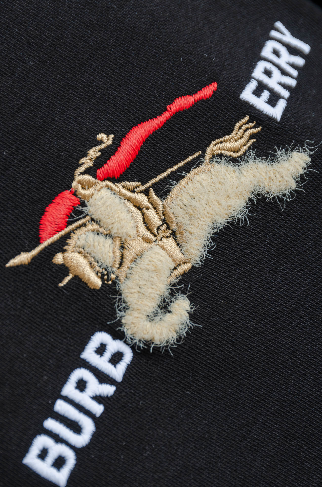 ☀️☀️ BBR 巴宝莉26FW秋冬新款 立体刺绣男士长袖T恤衫#把重心都放在了面料上，表面清晰可见的细