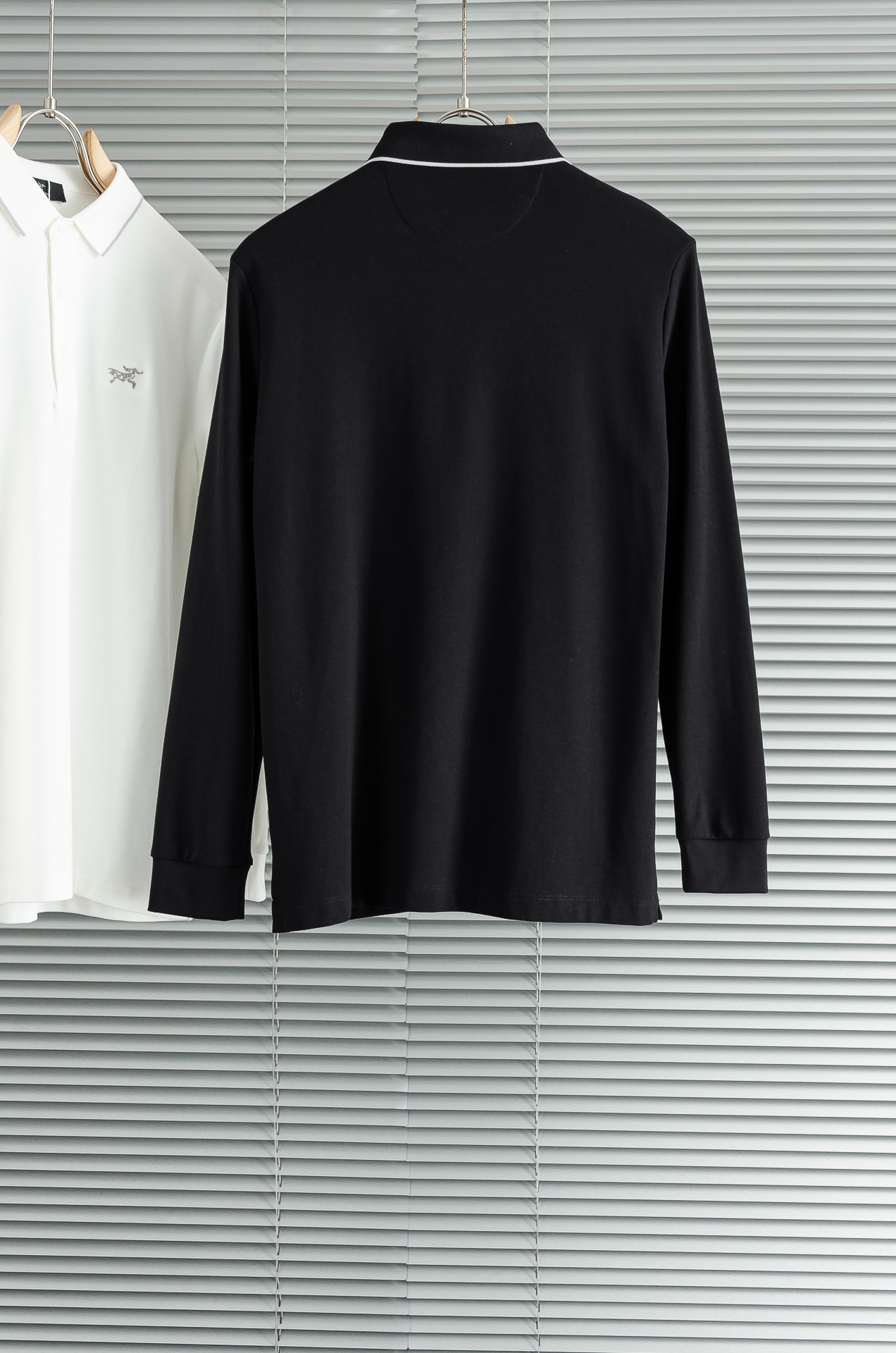 始祖鸟 2025FW秋冬新品 轻奢男士翻领长袖T恤衫#精选客供进口100%棉采用高密度工艺打造而成，手感