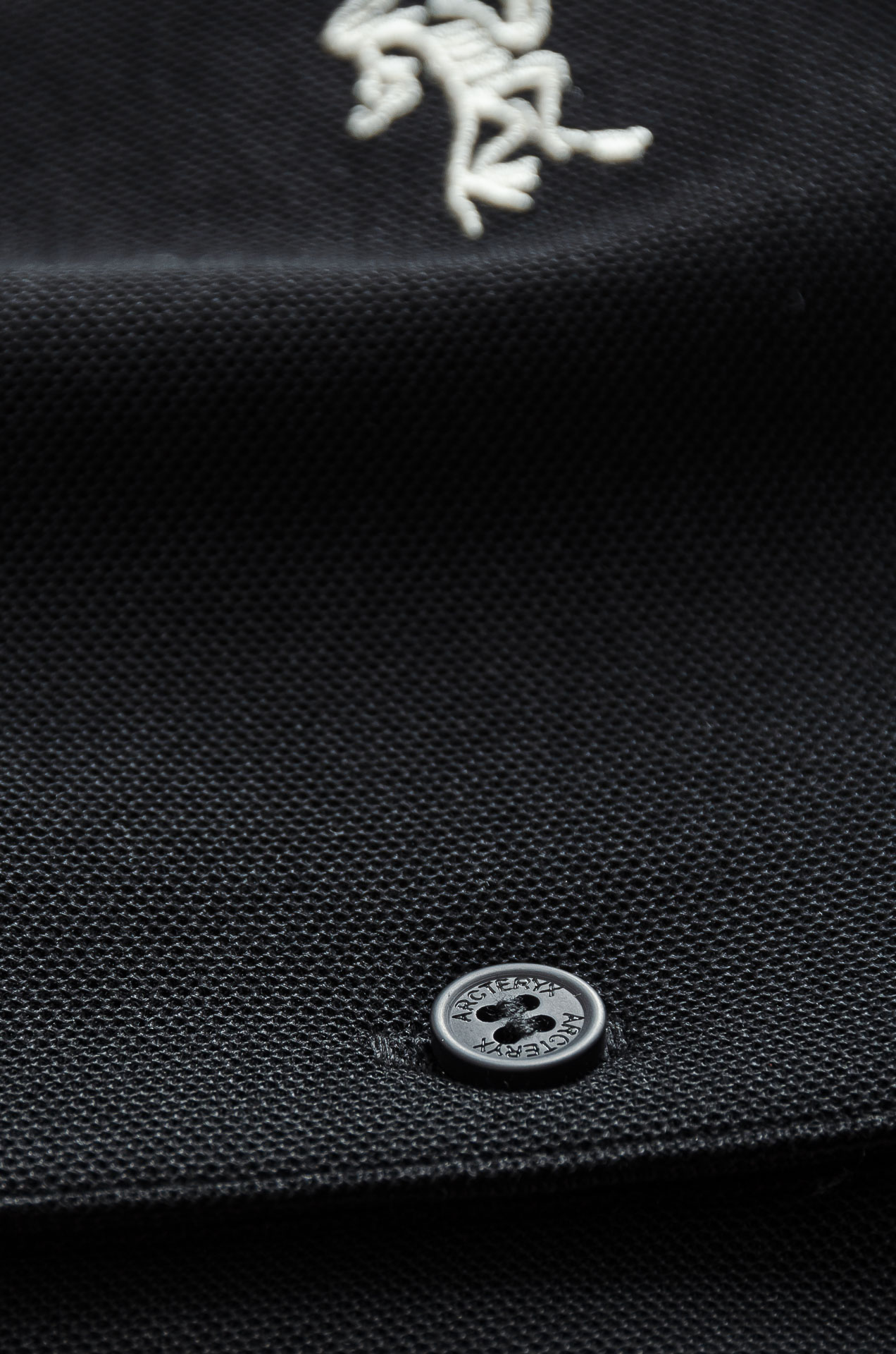 始祖鸟 2025FW秋冬新品 轻奢男士翻领长袖T恤衫#精选客供进口100%棉采用高密度工艺打造而成，手感