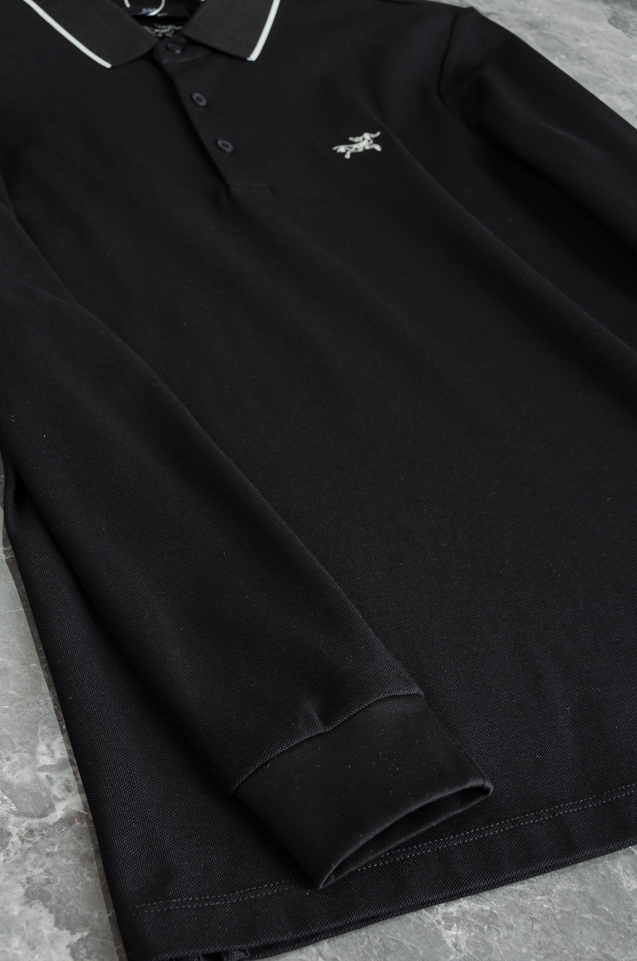 始祖鸟 2025FW秋冬新品 轻奢男士翻领长袖T恤衫#精选客供进口100%棉采用高密度工艺打造而成，手感