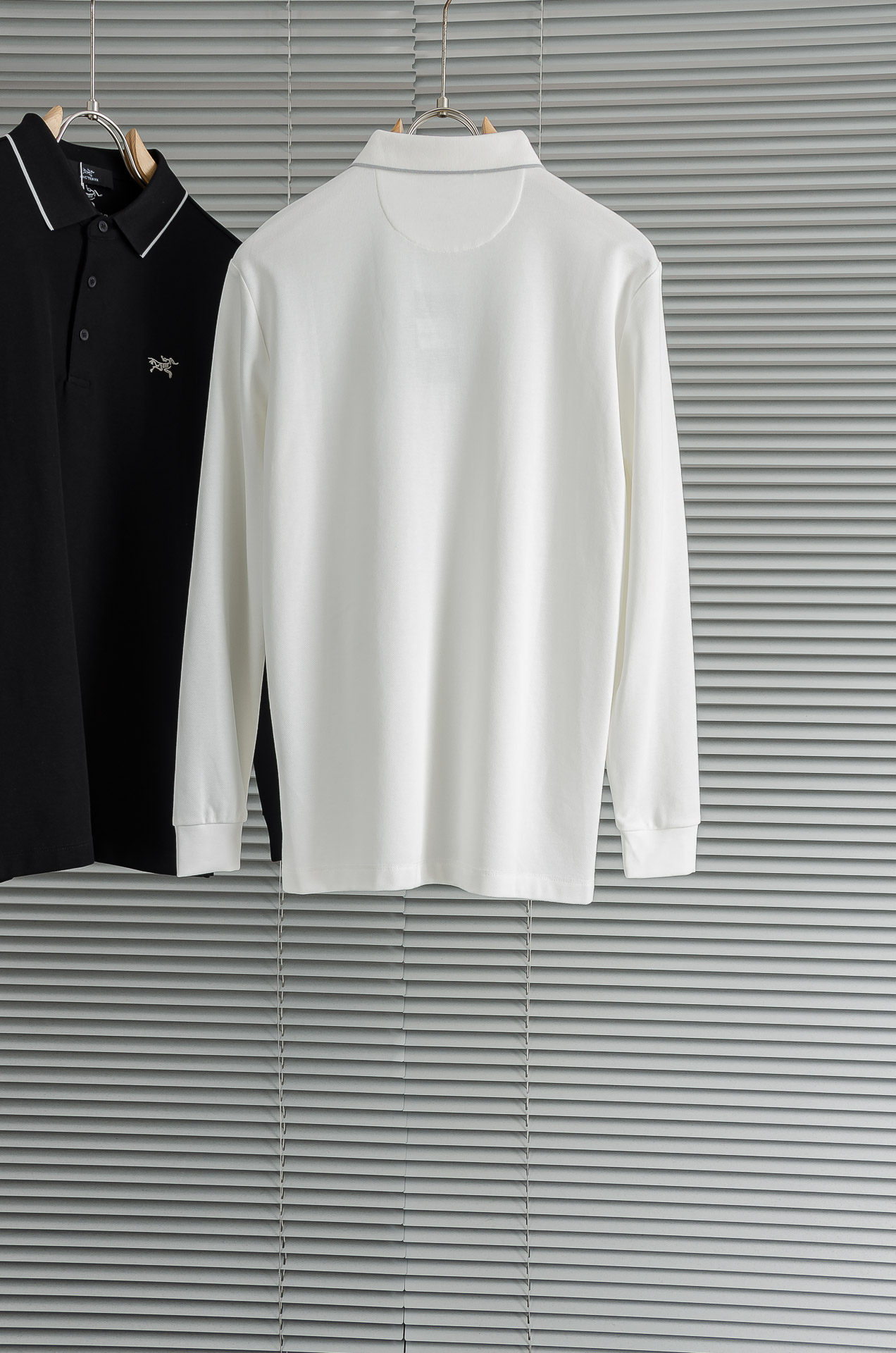 始祖鸟 2025FW秋冬新品 轻奢男士翻领长袖T恤衫#精选客供进口100%棉采用高密度工艺打造而成，手感