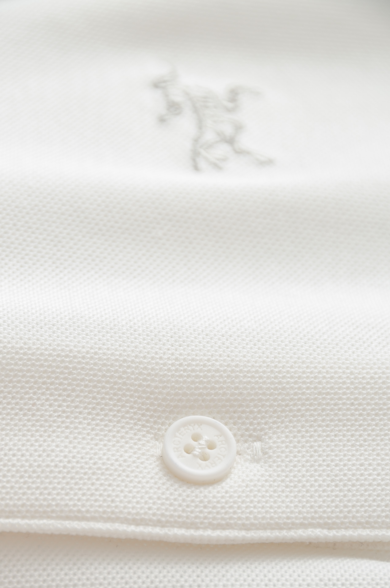 始祖鸟 2025FW秋冬新品 轻奢男士翻领长袖T恤衫#精选客供进口100%棉采用高密度工艺打造而成，手感