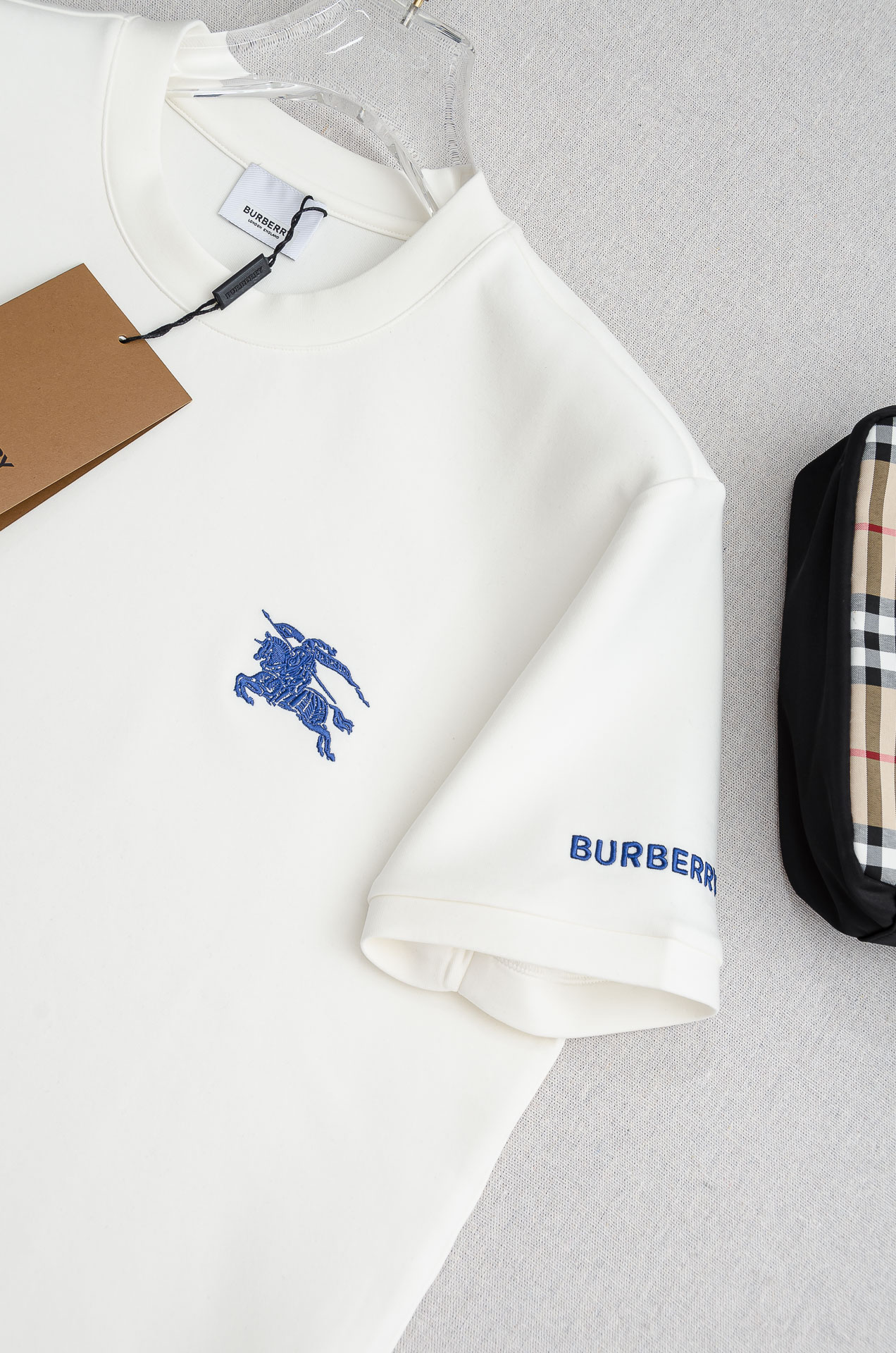 🌾 BURBE#RRY巴宝/莉2026秋冬太空棉字母刺绣logo时尚百搭打底圆领短袖衫，精致工艺专柜面料