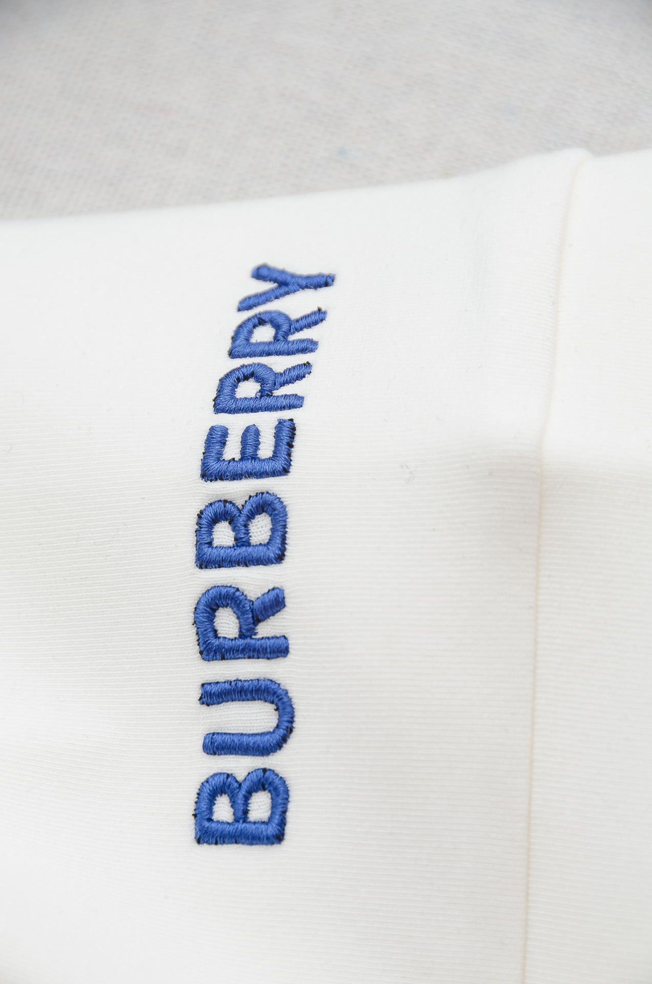 🌾 BURBE#RRY巴宝/莉2026秋冬太空棉字母刺绣logo时尚百搭打底圆领短袖衫，精致工艺专柜面料