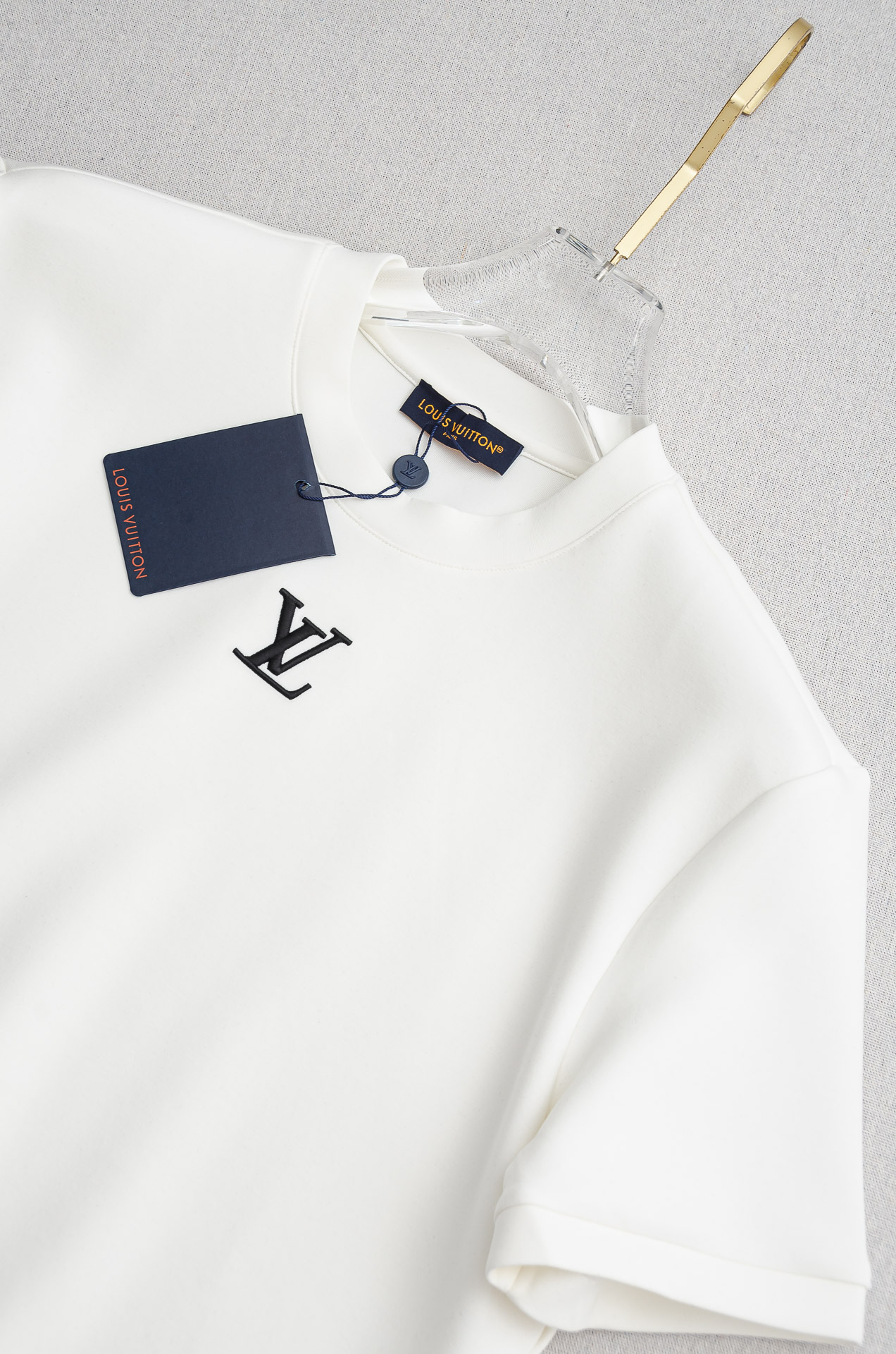 🌾 L/V2026秋冬太空棉字母刺绣logo时尚百搭打底圆领短袖衫，精致工艺专柜面料，顶级元素融合打造，