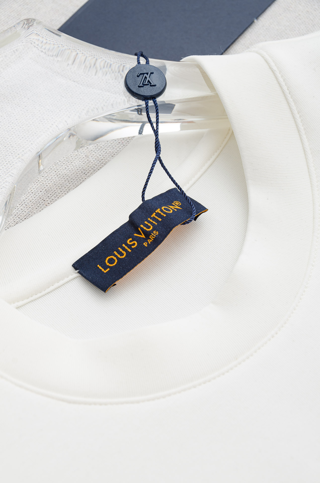 🌾 L/V2026秋冬太空棉字母刺绣logo时尚百搭打底圆领短袖衫，精致工艺专柜面料，顶级元素融合打造，