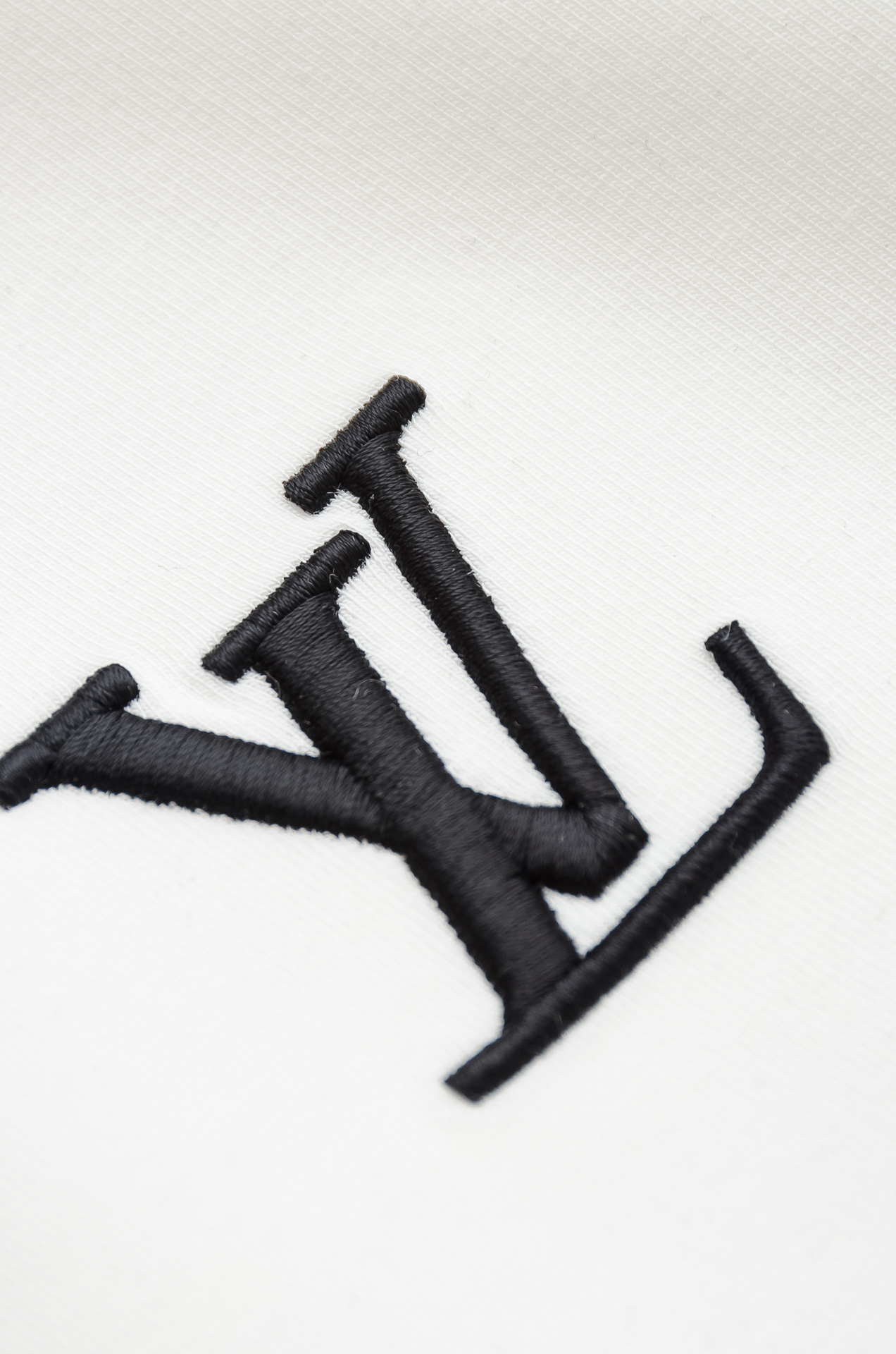 🌾 L/V2026秋冬太空棉字母刺绣logo时尚百搭打底圆领短袖衫，精致工艺专柜面料，顶级元素融合打造，