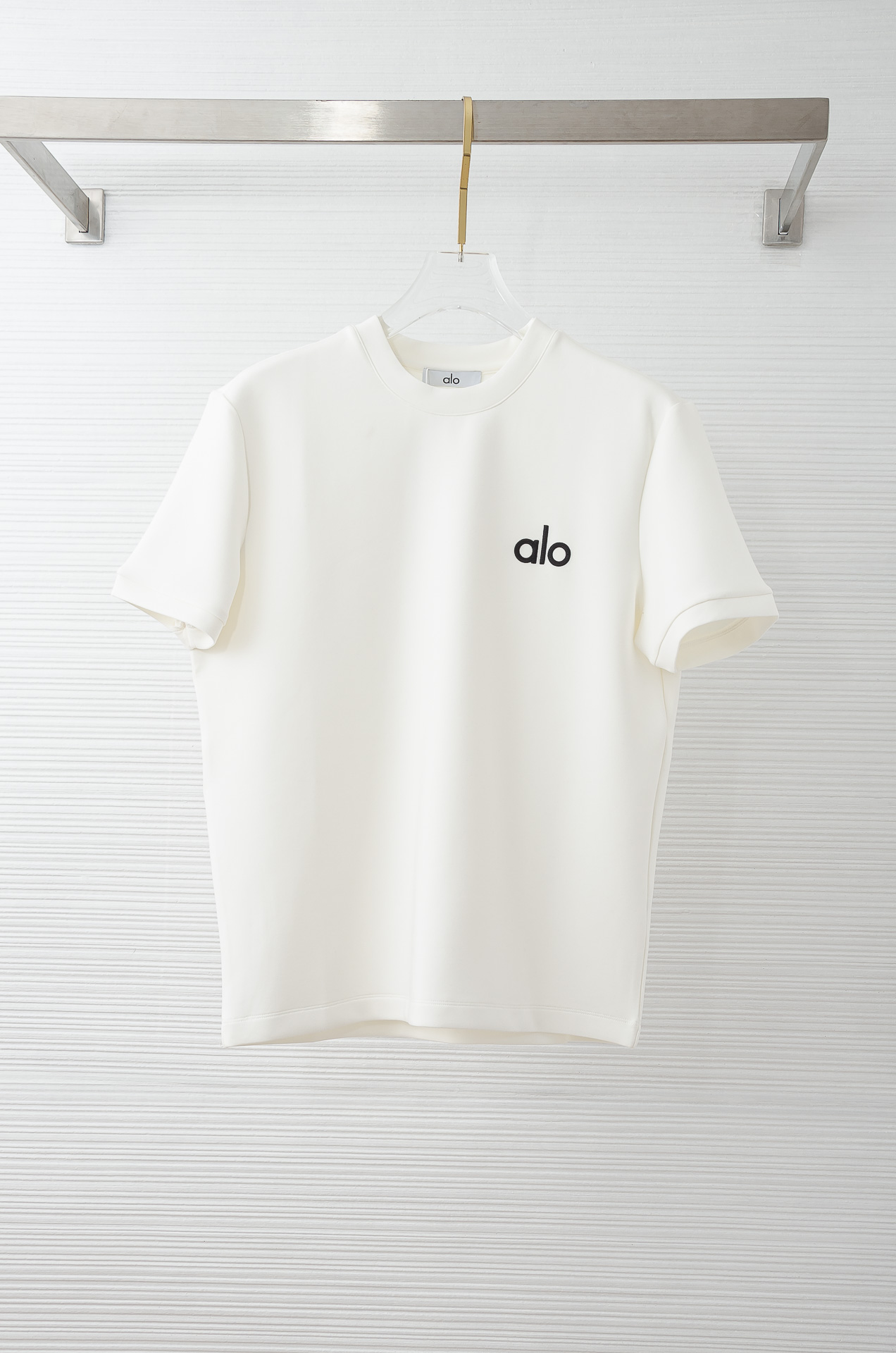 🌾 2026秋冬太空棉字母刺绣logo时尚百搭打底圆领短袖衫，精致工艺专柜面料，顶级元素融合打造，经典短