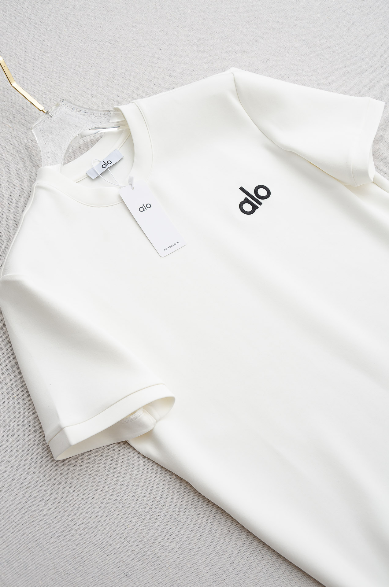 🌾 2026秋冬太空棉字母刺绣logo时尚百搭打底圆领短袖衫，精致工艺专柜面料，顶级元素融合打造，经典短