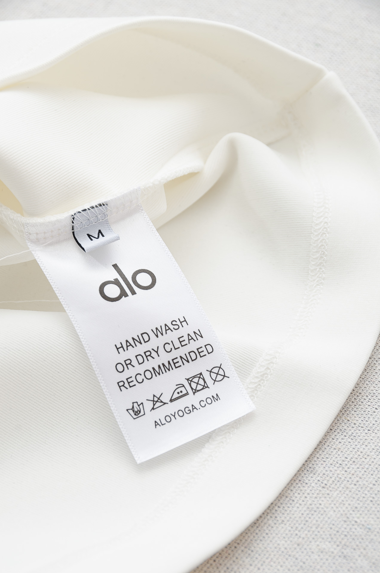 🌾 2026秋冬太空棉字母刺绣logo时尚百搭打底圆领短袖衫，精致工艺专柜面料，顶级元素融合打造，经典短