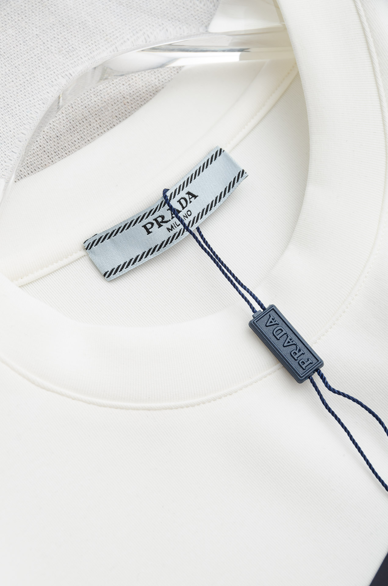 🌾 Pra#da普拉/达2026秋冬太空棉字母刺绣logo时尚百搭打底圆领短袖衫，精致工艺专柜面料，顶级