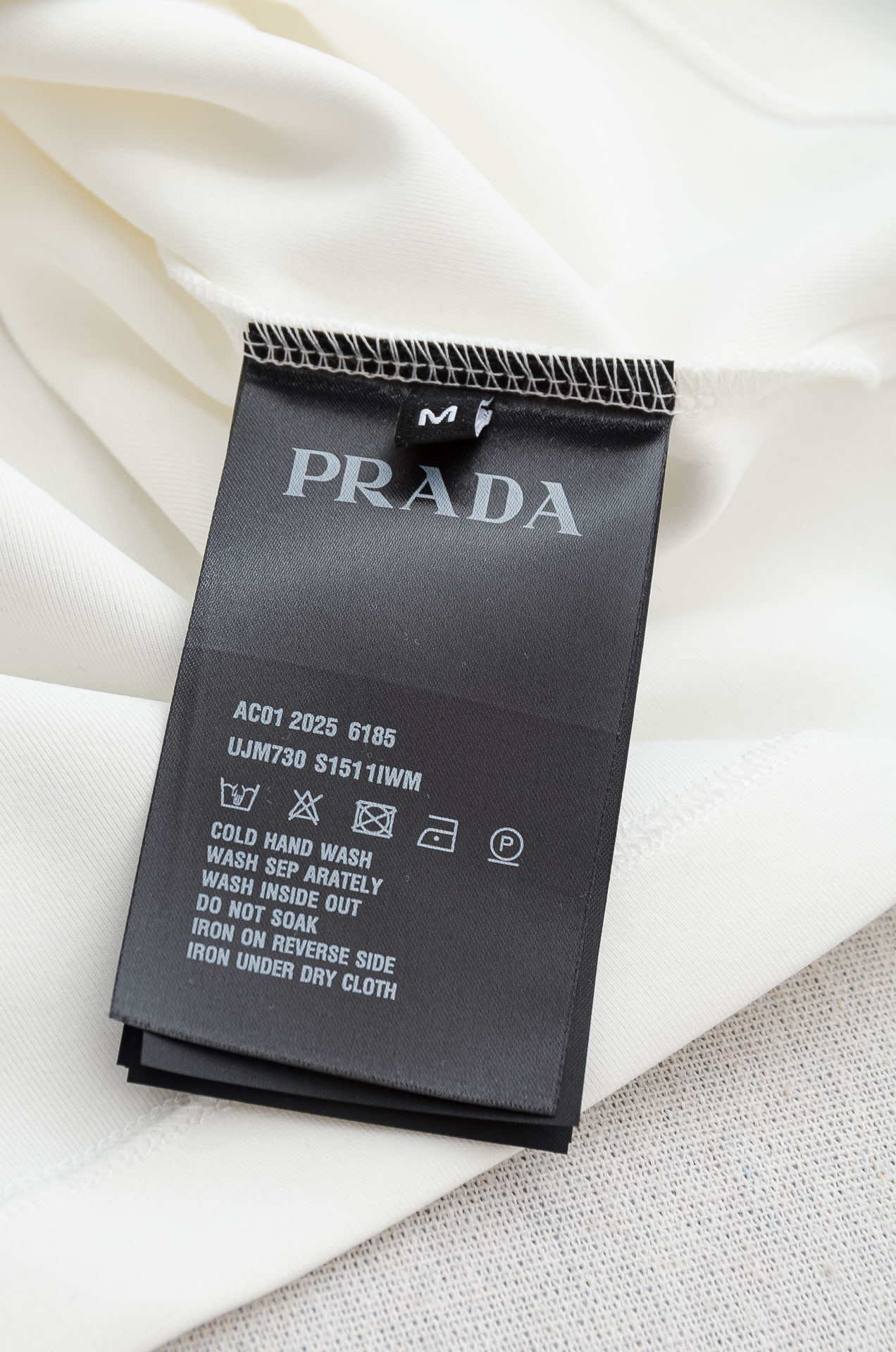 🌾 Pra#da普拉/达2026秋冬太空棉字母刺绣logo时尚百搭打底圆领短袖衫，精致工艺专柜面料，顶级